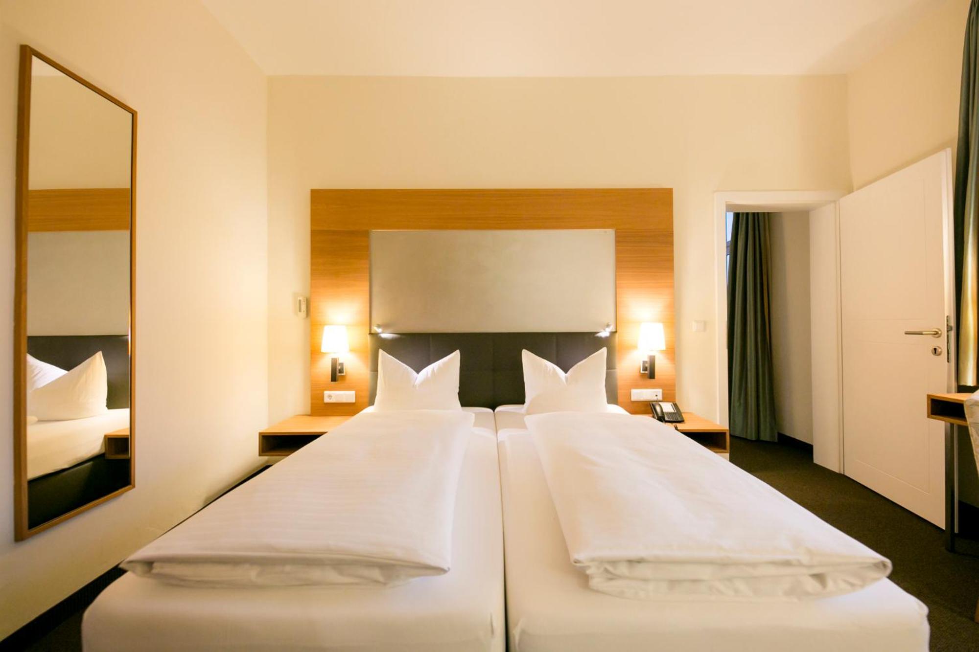 Junior Suite (Glass Bathroom)