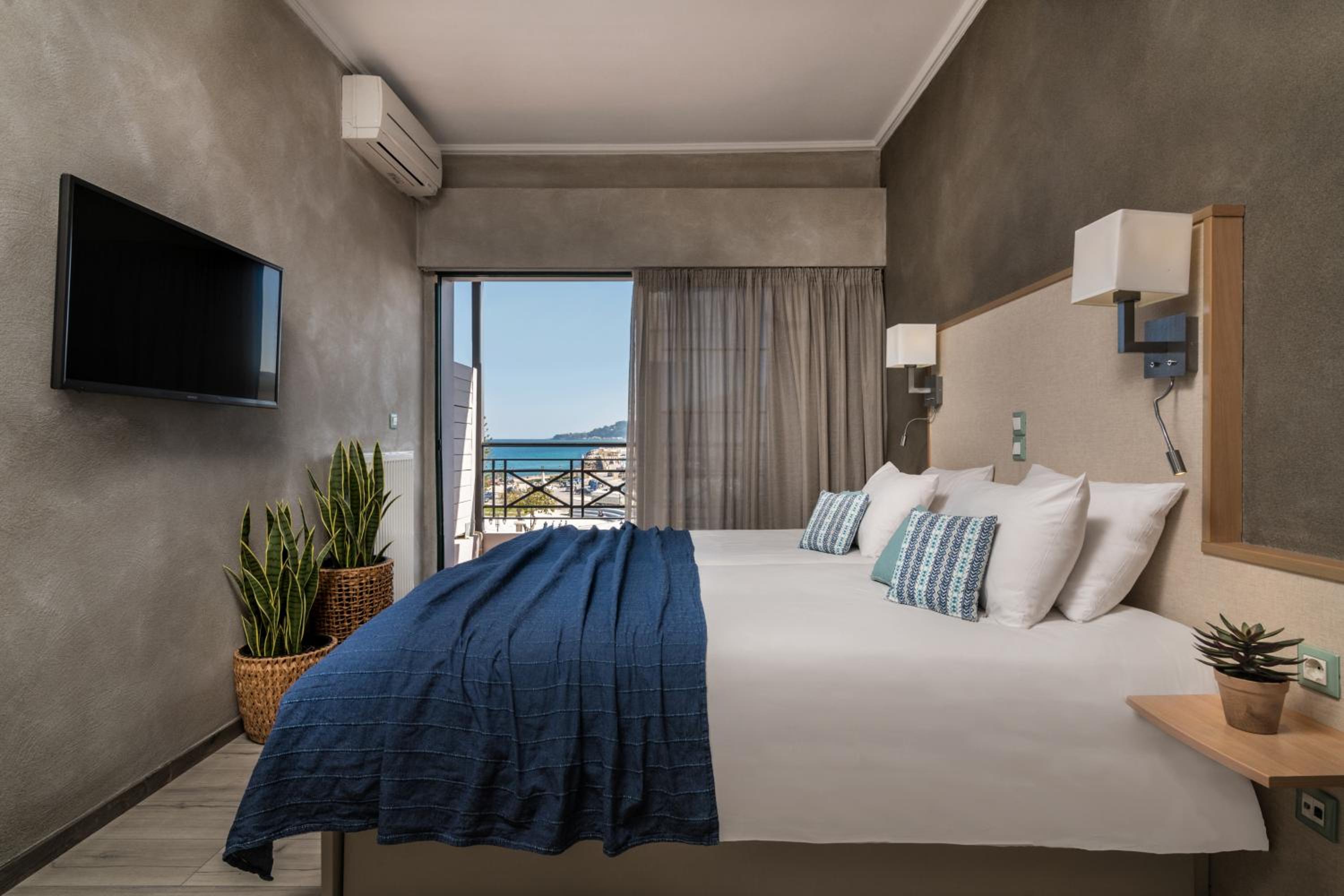 Double or Twin Room with Sea View