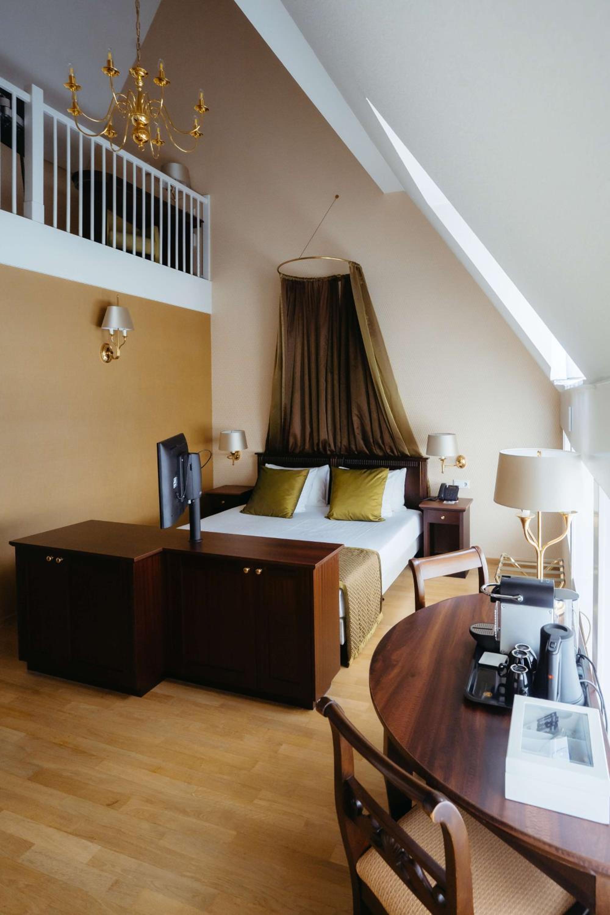 Luxury Split Level Double