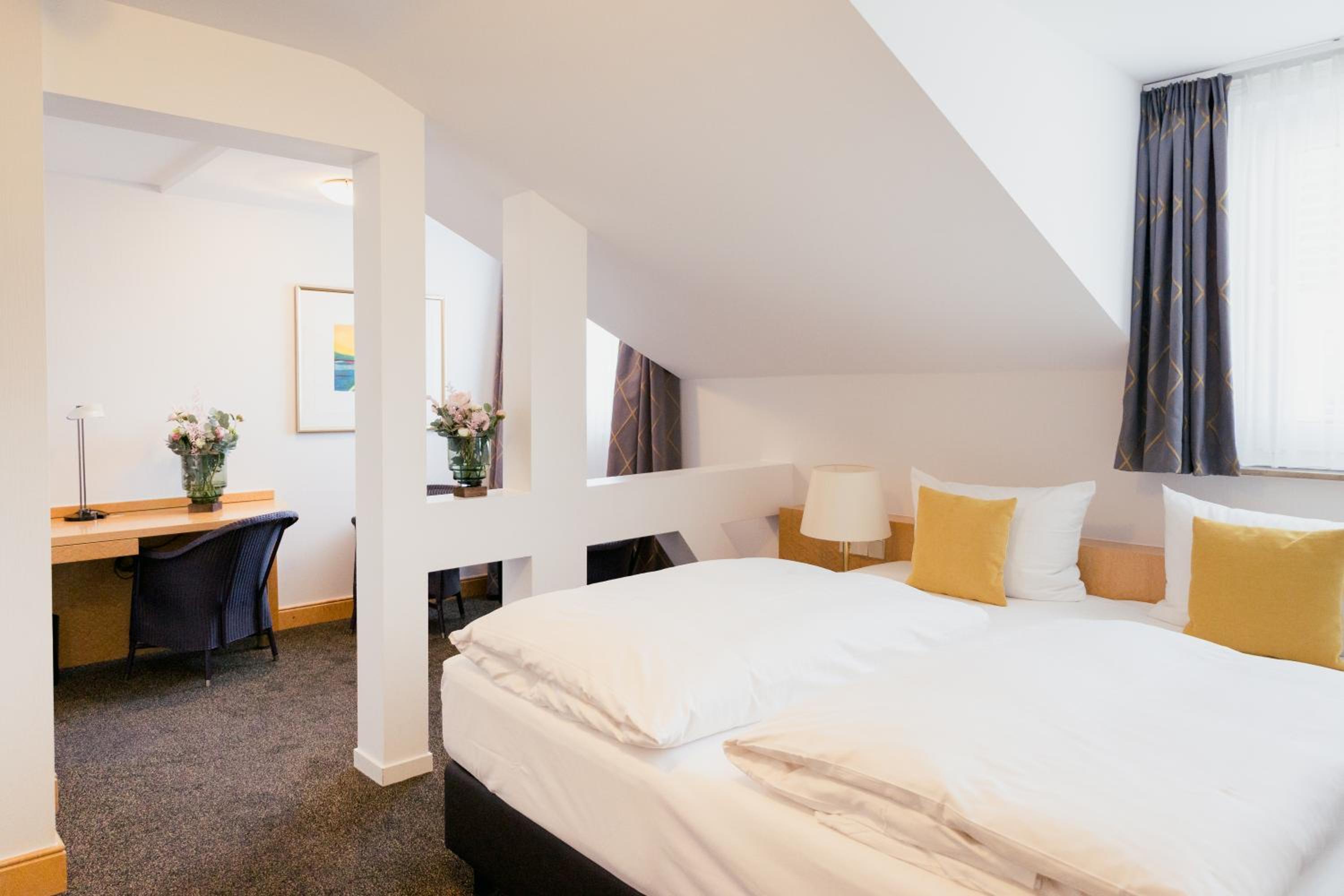 Comfort Double Room (bed size 71 in)