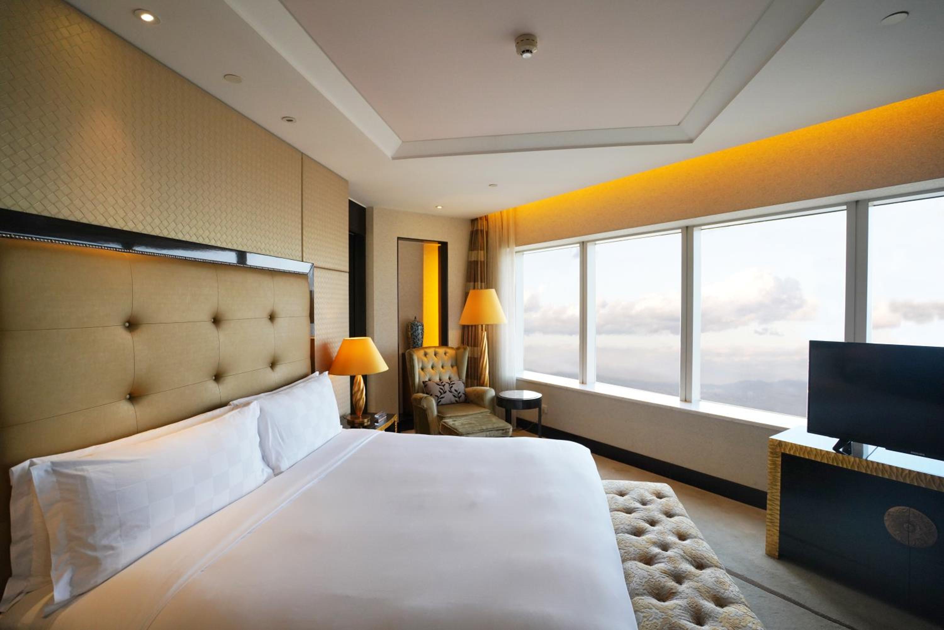 Junior King Suite