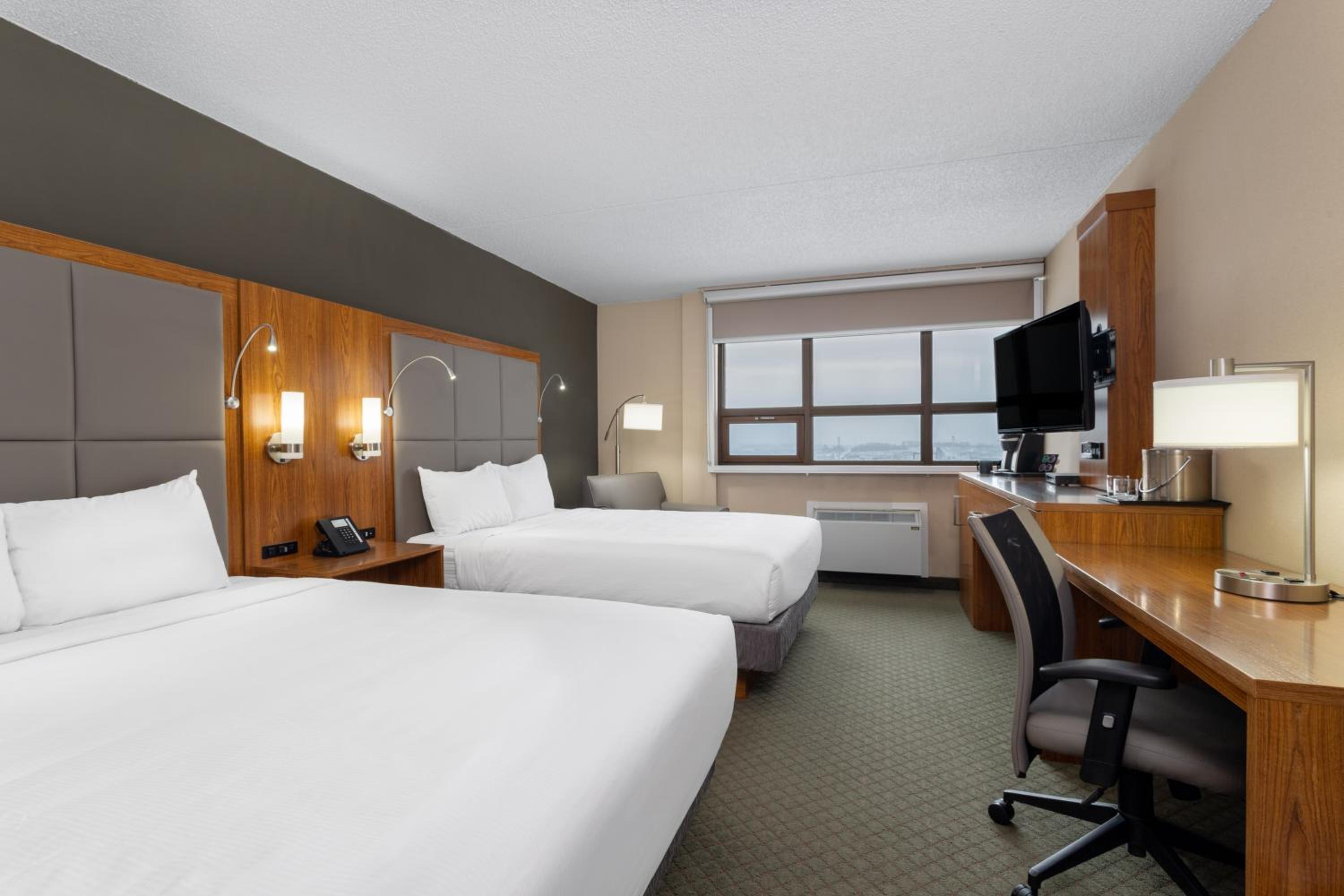 Deluxe Queen Room with Two Queen Beds - Non-Smoking