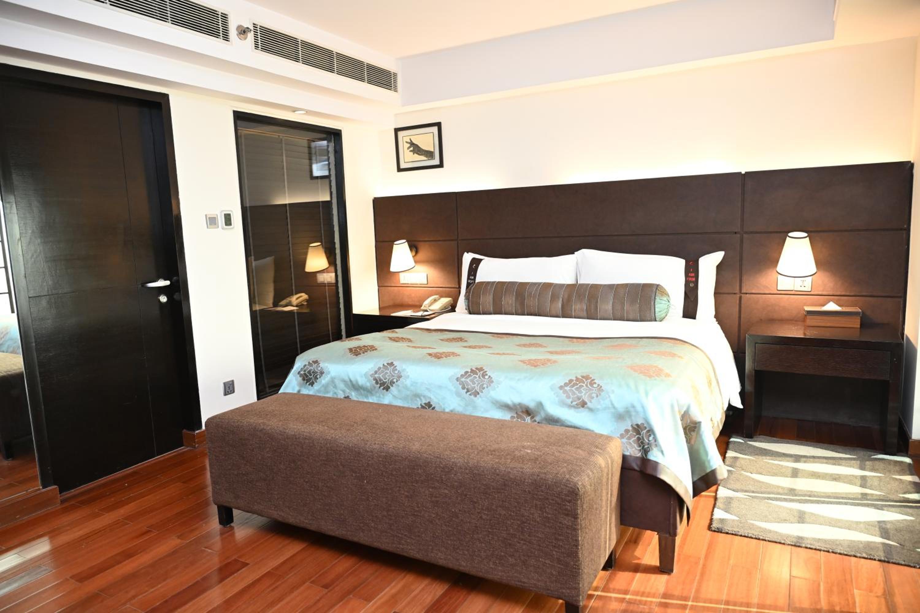 Executive Suite - 10% discount on Food & soft beverages, Laundry & Spa