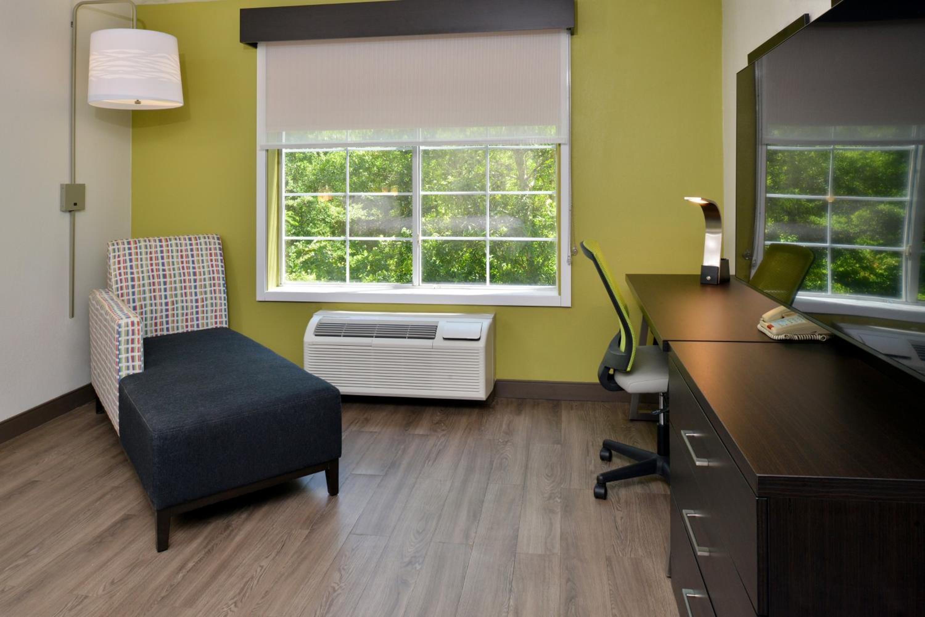 Standard King Room with Mobility Accessible Tub