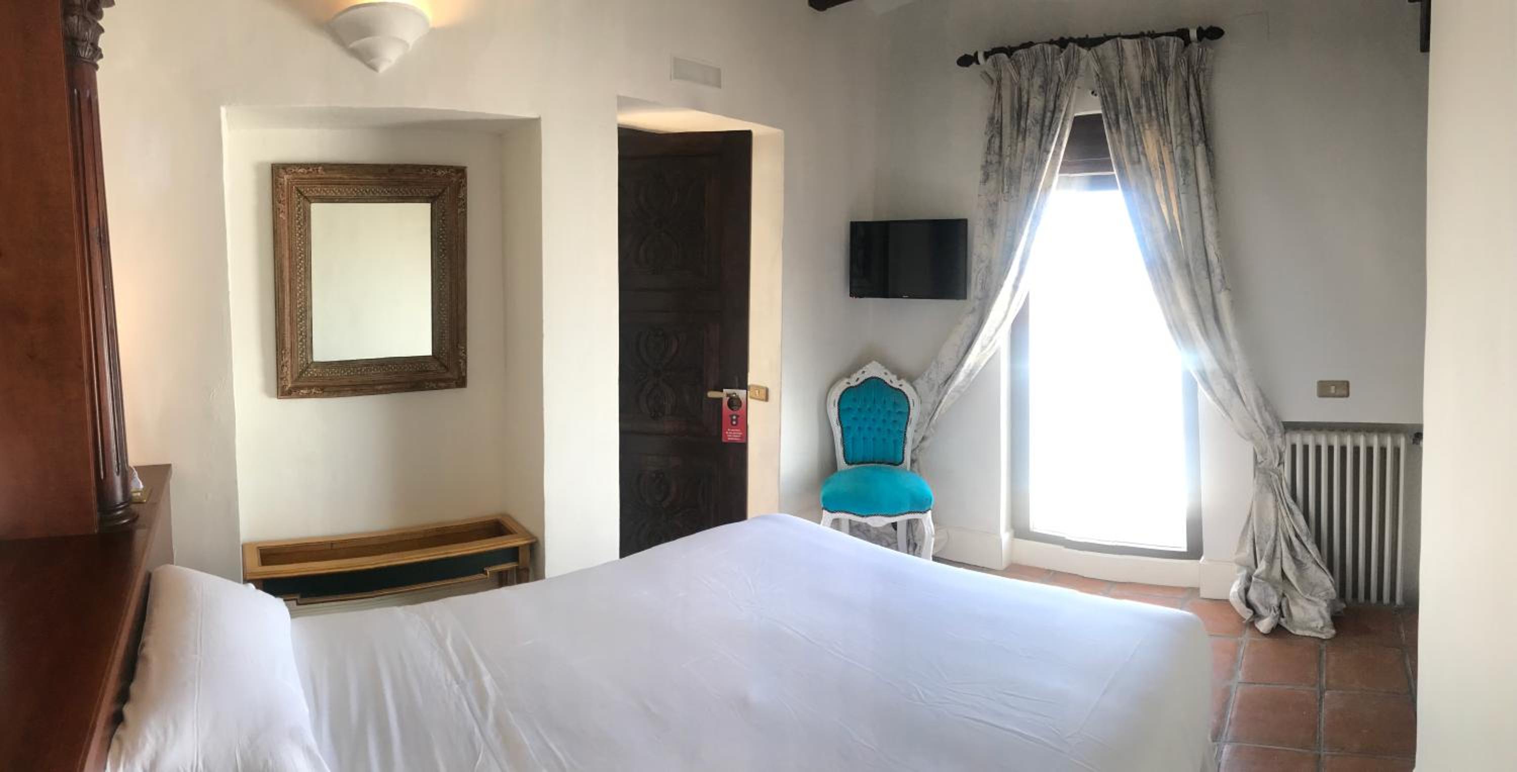 Junior Suite with Terrace and Views of El Tajo