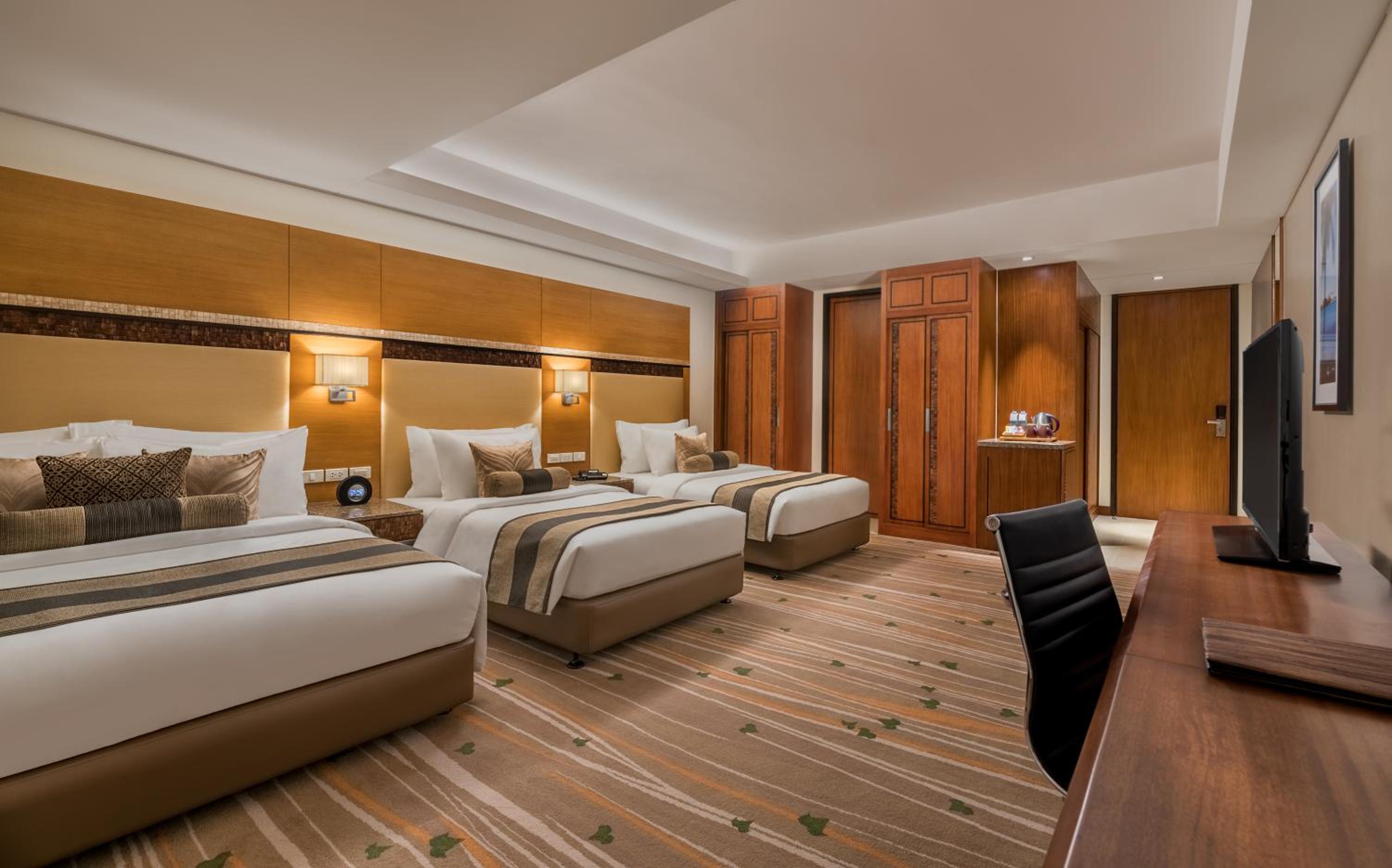Family Room with One Queen Bed and Two Single Beds - Non-Smoking 