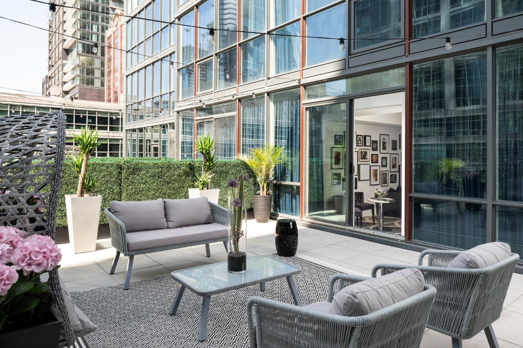 Grand Executive Suite With Patio (Marilyn)
