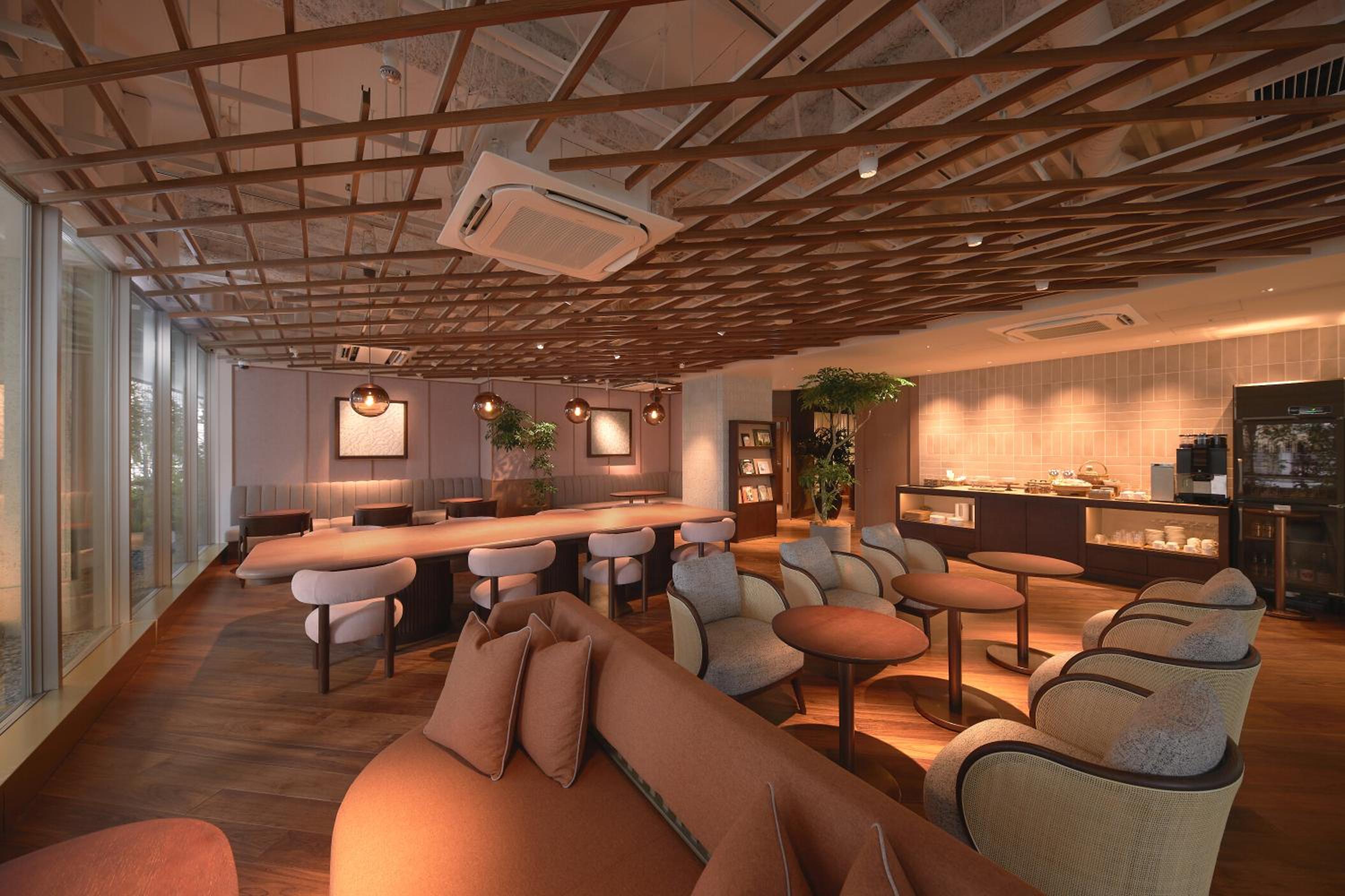 Deluxe Corner Twin Room with Lounge Access