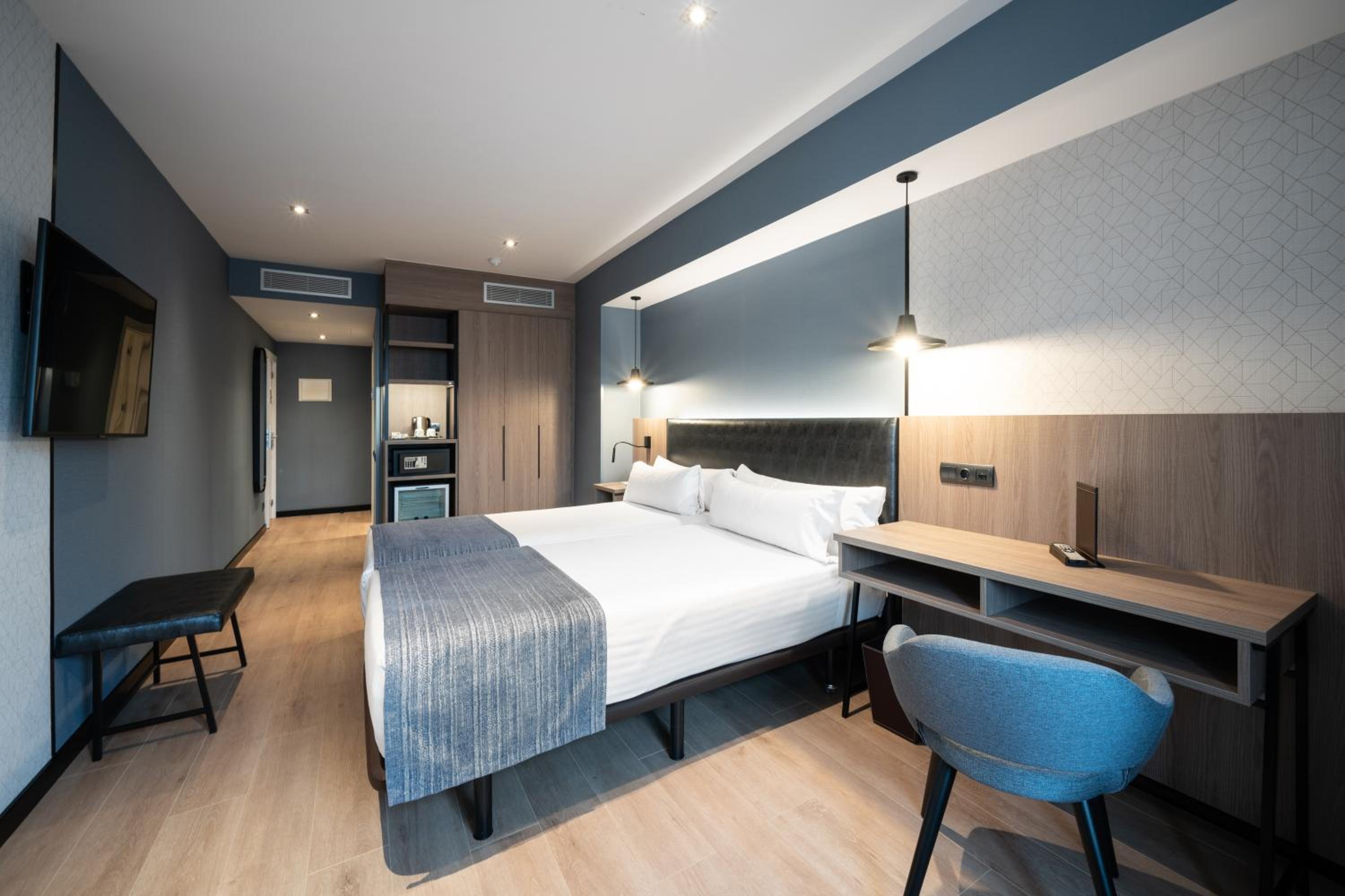 Double or Twin Room with Terrace and Spa Access