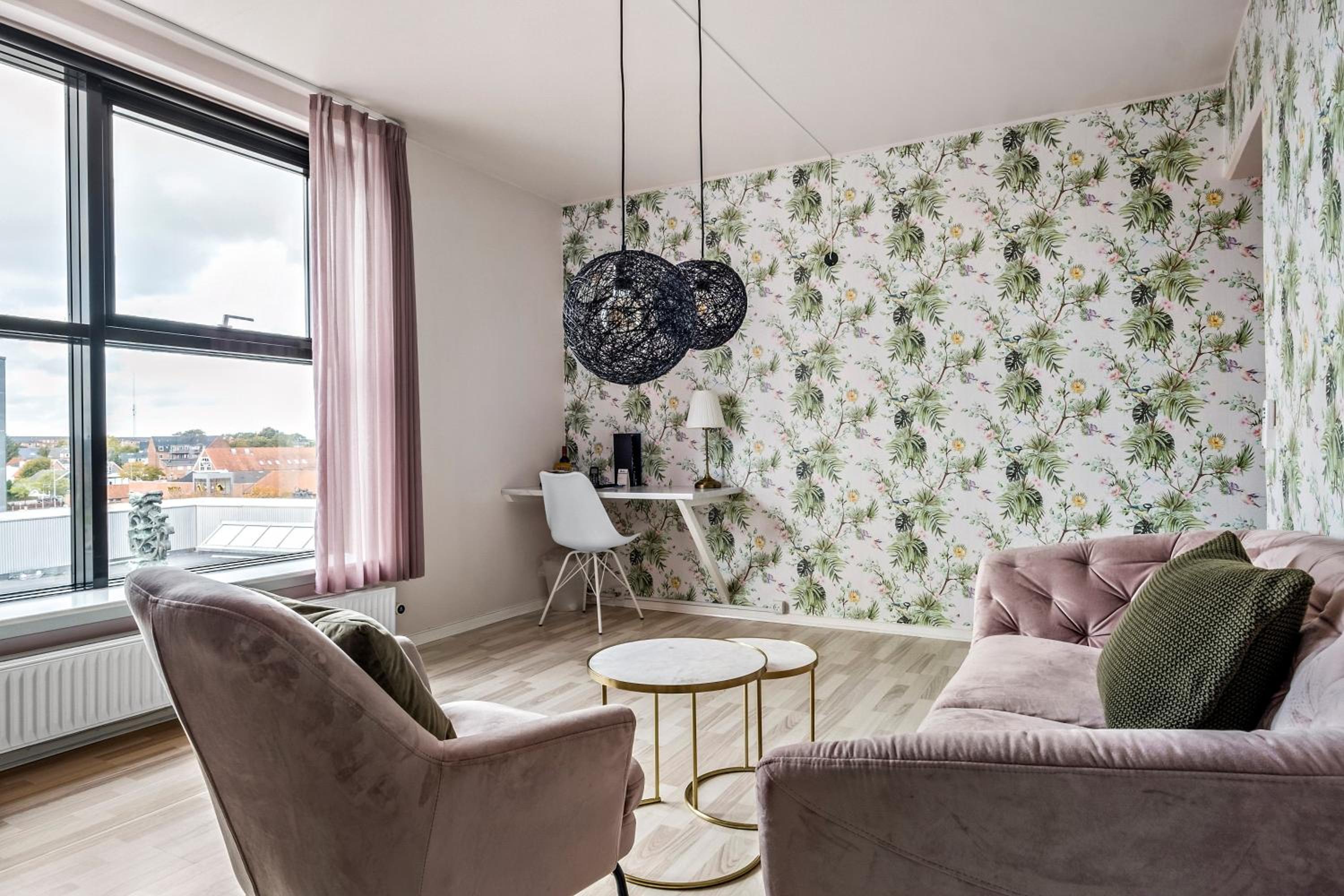 King Suite with Bathtub