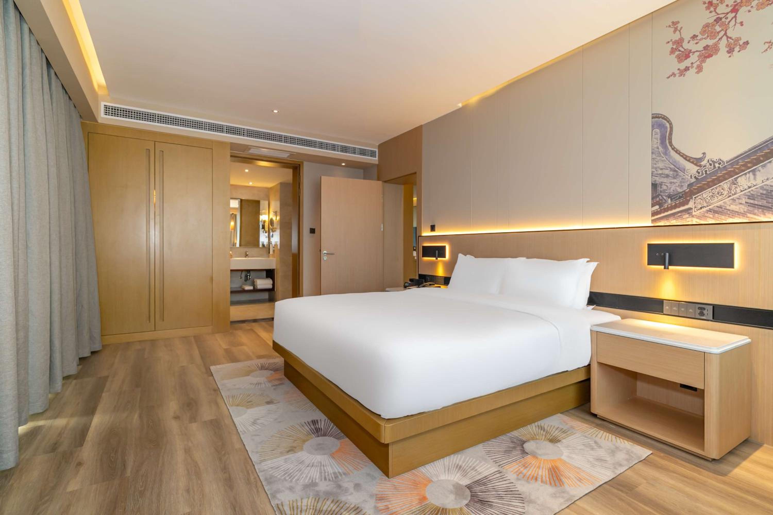 One-Bedroom Deluxe King Suite
