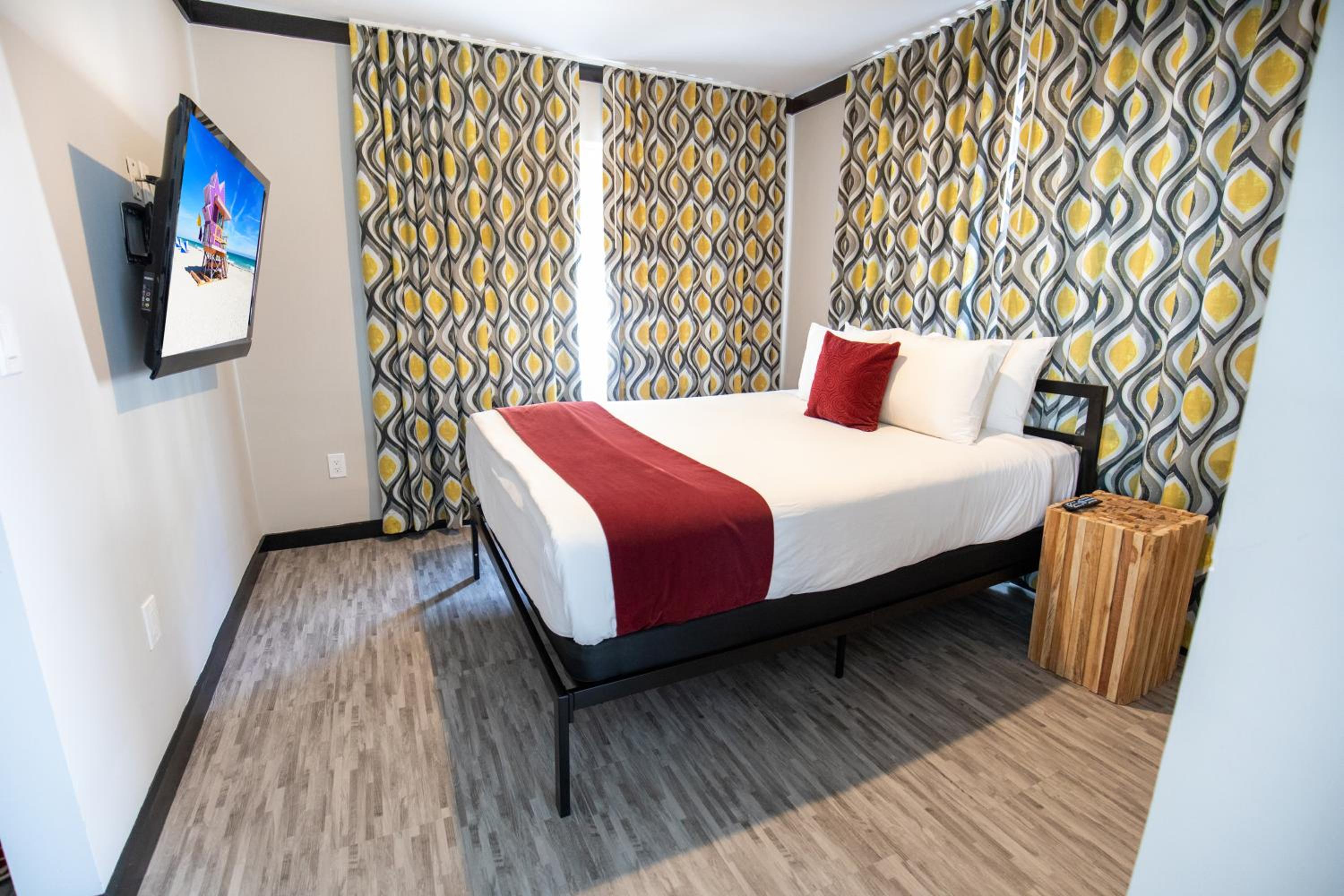 Accessible Deluxe One Bedroom Queen Suite