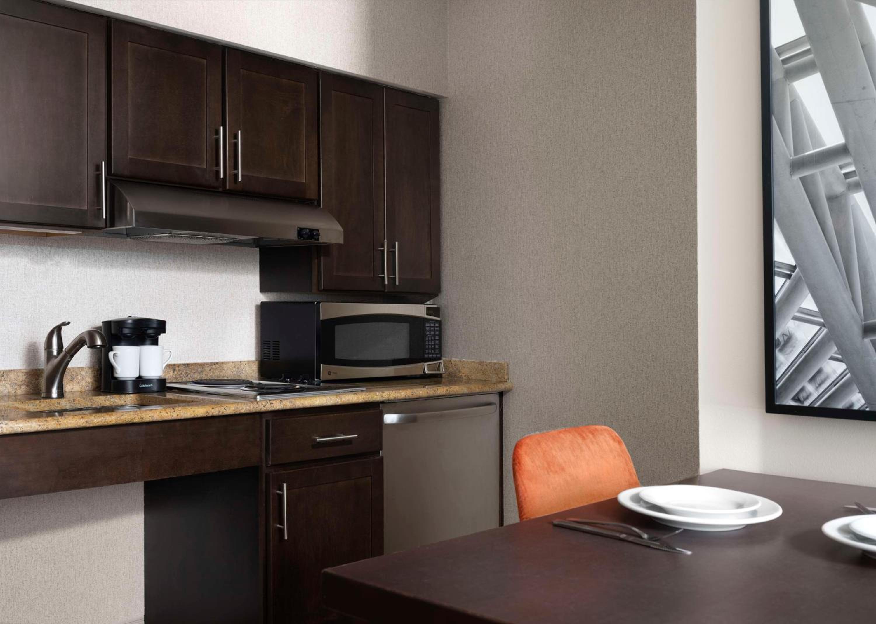 King Suite with Accessible Tub - Mobility and Hearing Access/Non-Smoking