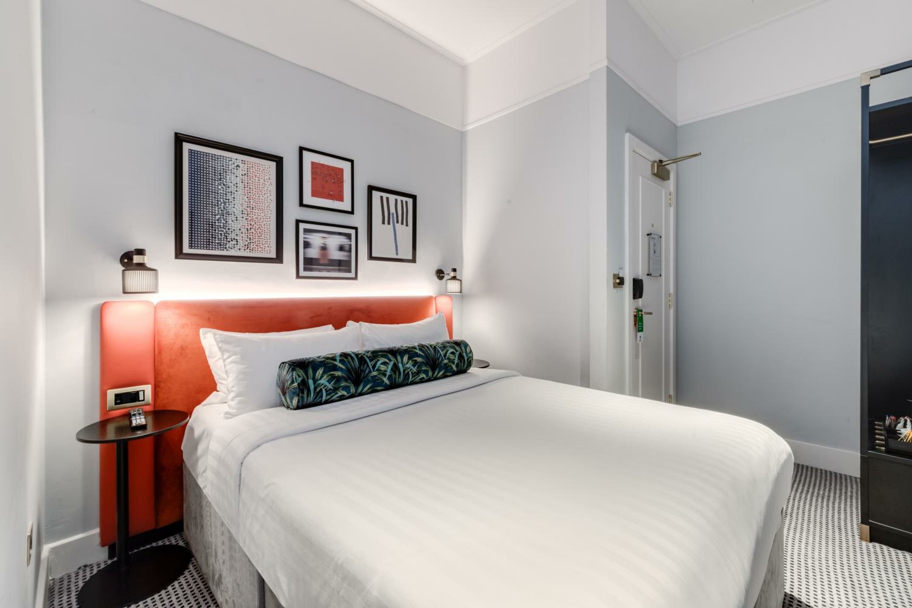 Family Room (3 Adults)