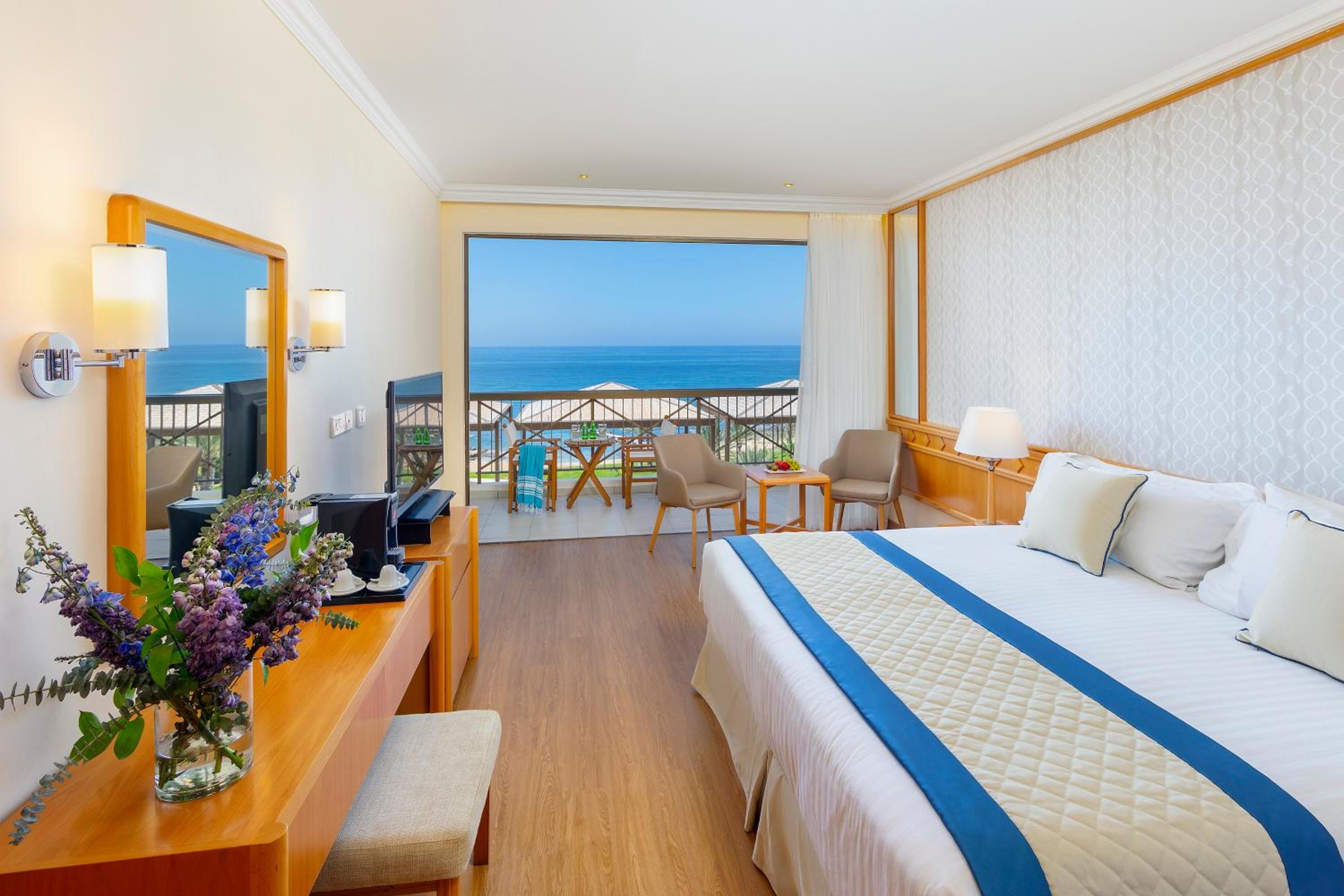 Executive One-Bedroom Suite With Sea View