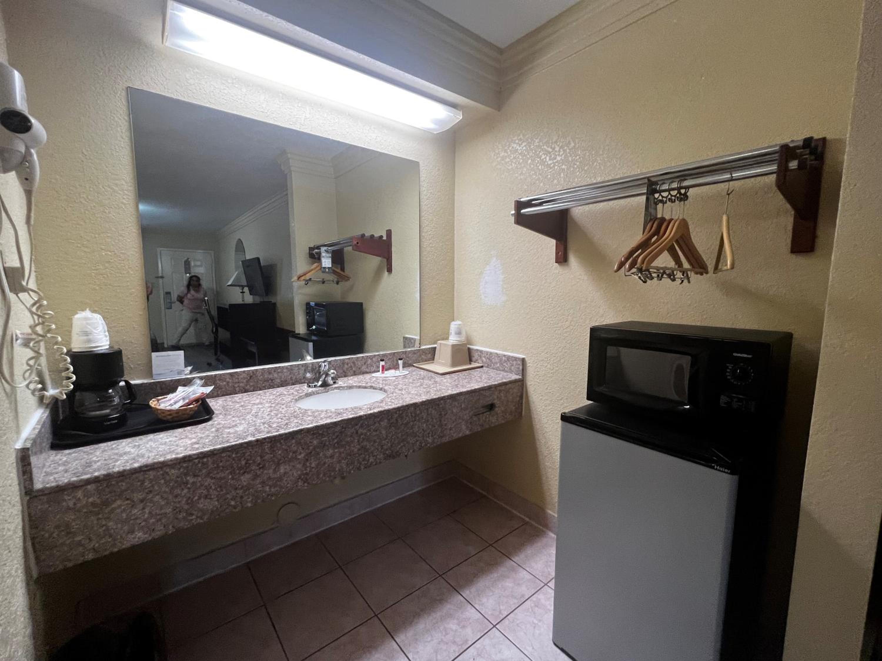 King Room - Non-Smoking