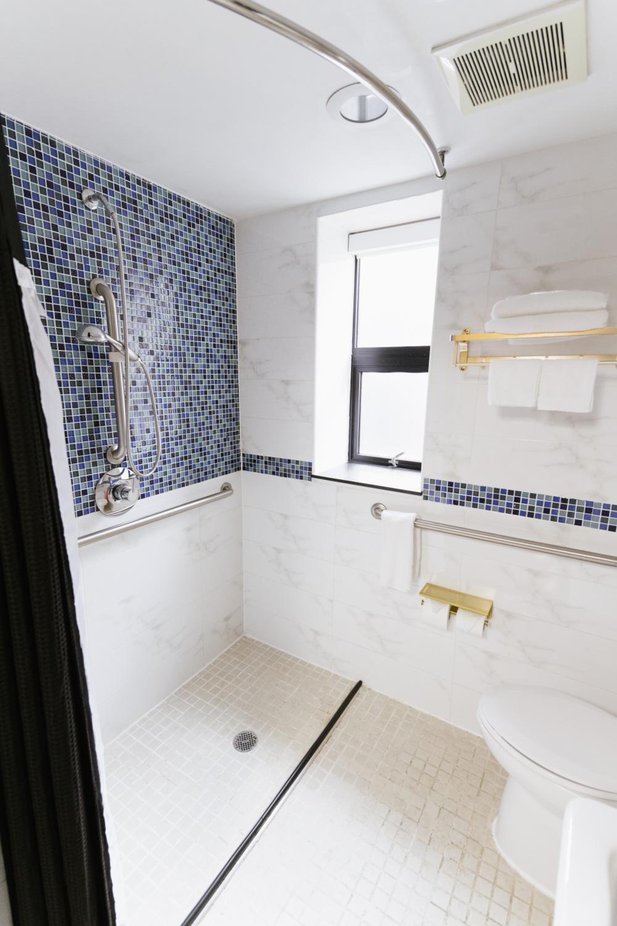 Standard Room with One Double Bed and One Single Bed