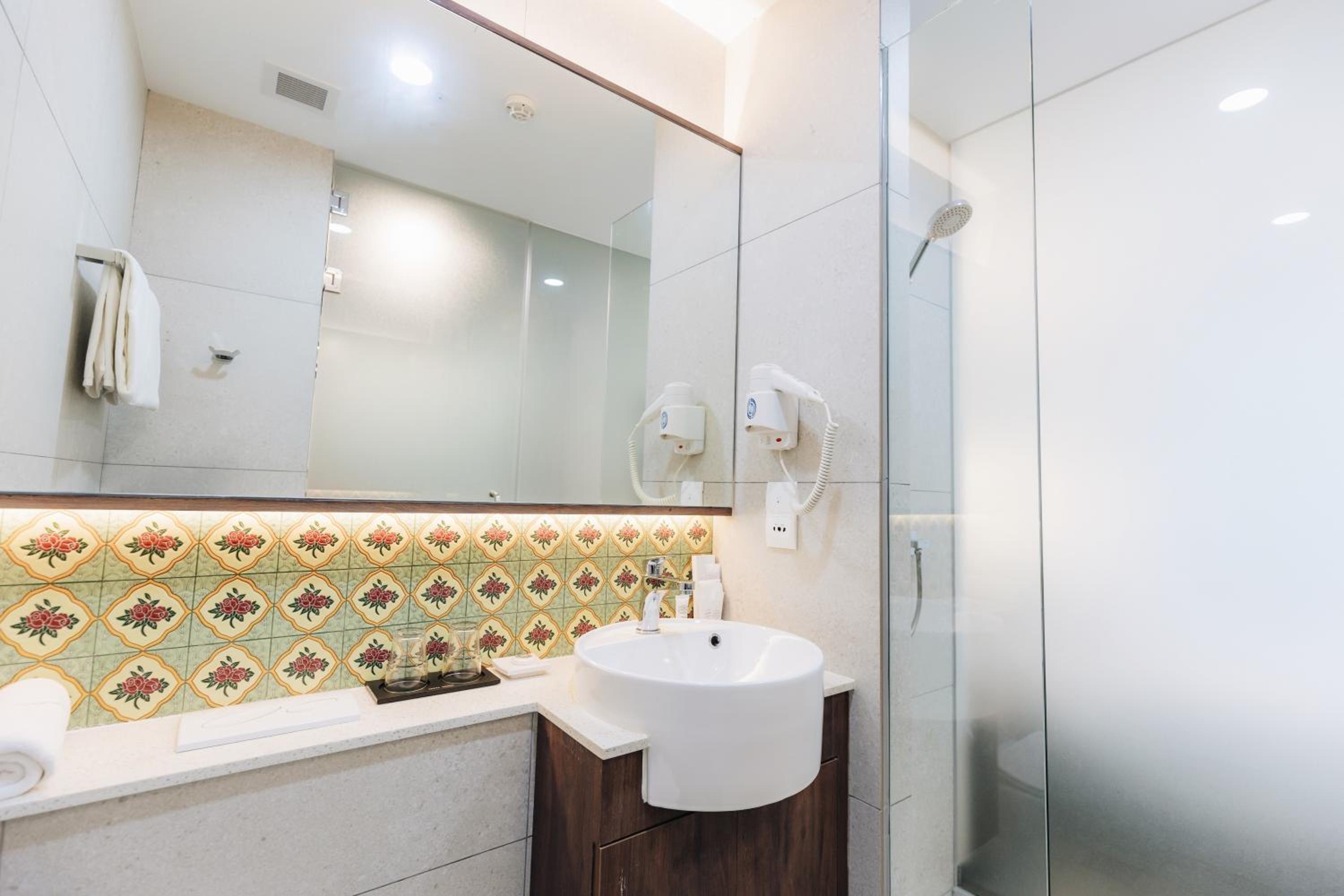 Classic Queen with Patio