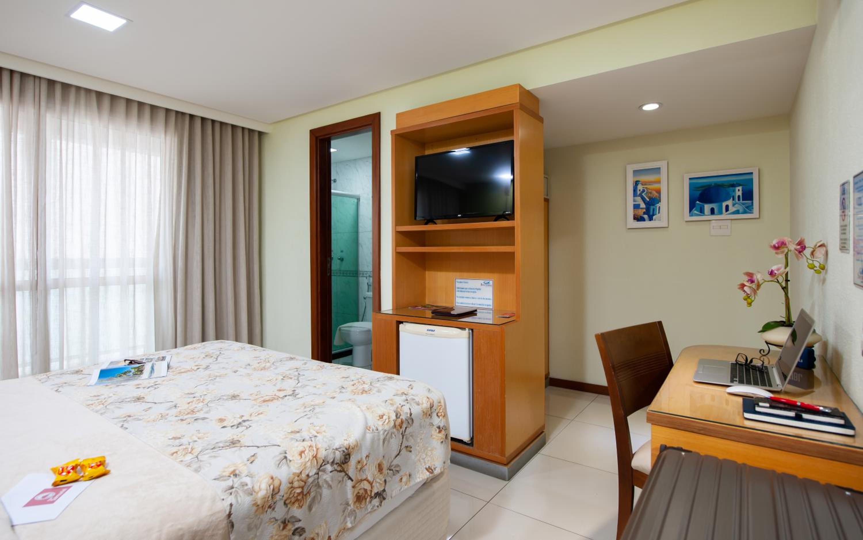 Deluxe Double Room with Side Sea View