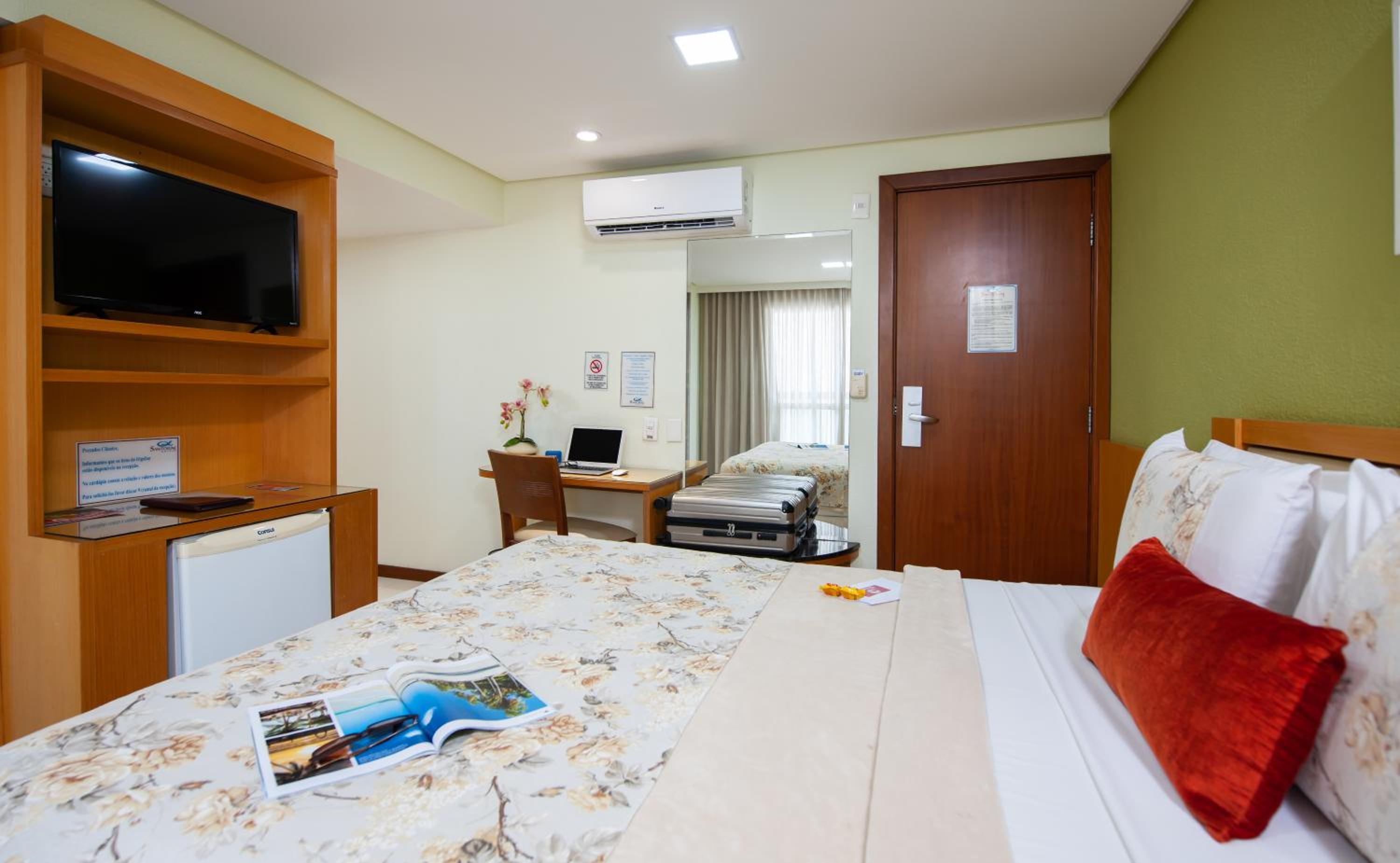 Deluxe Double Room with Side Sea View