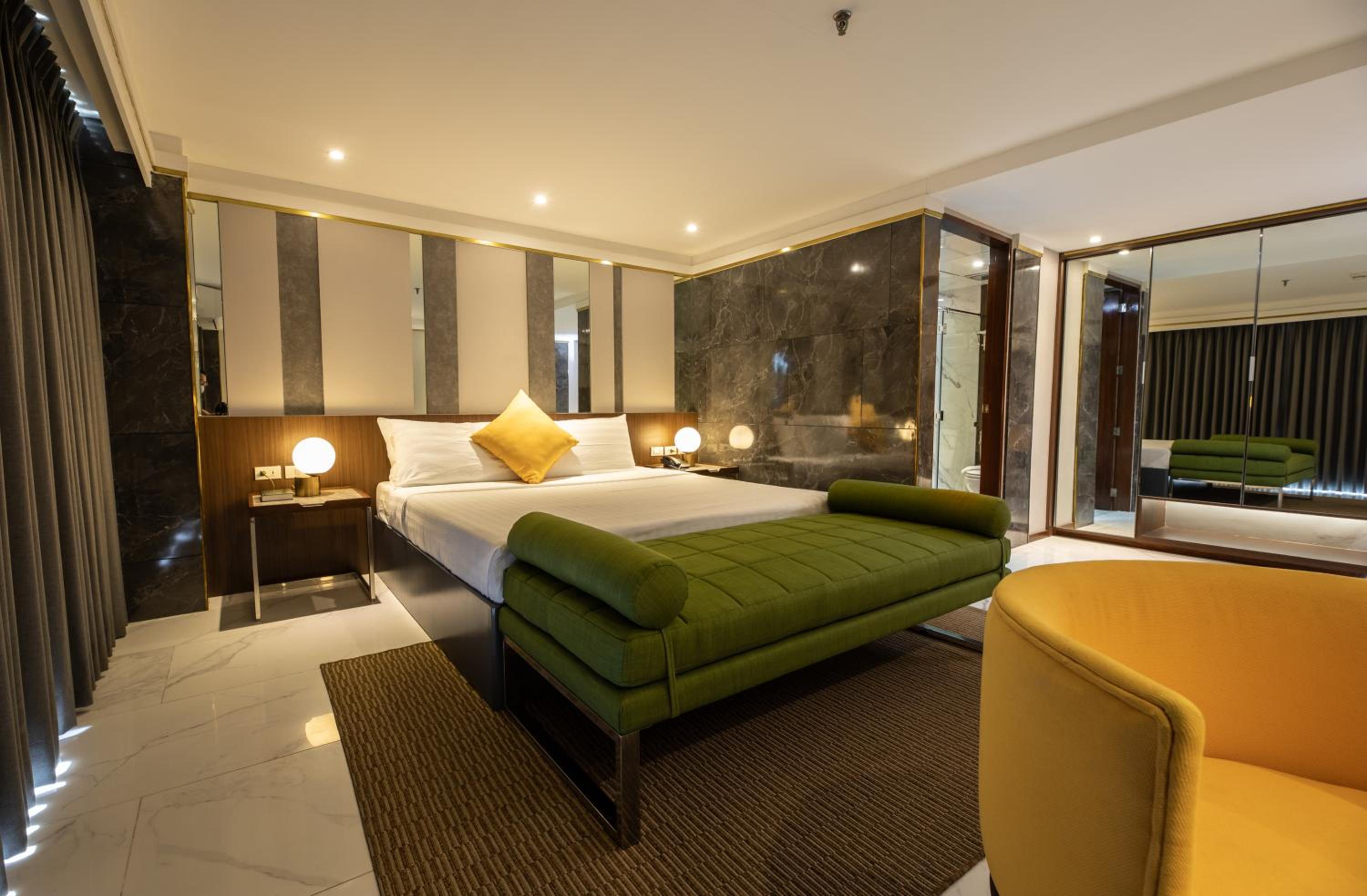 Plaza Suite