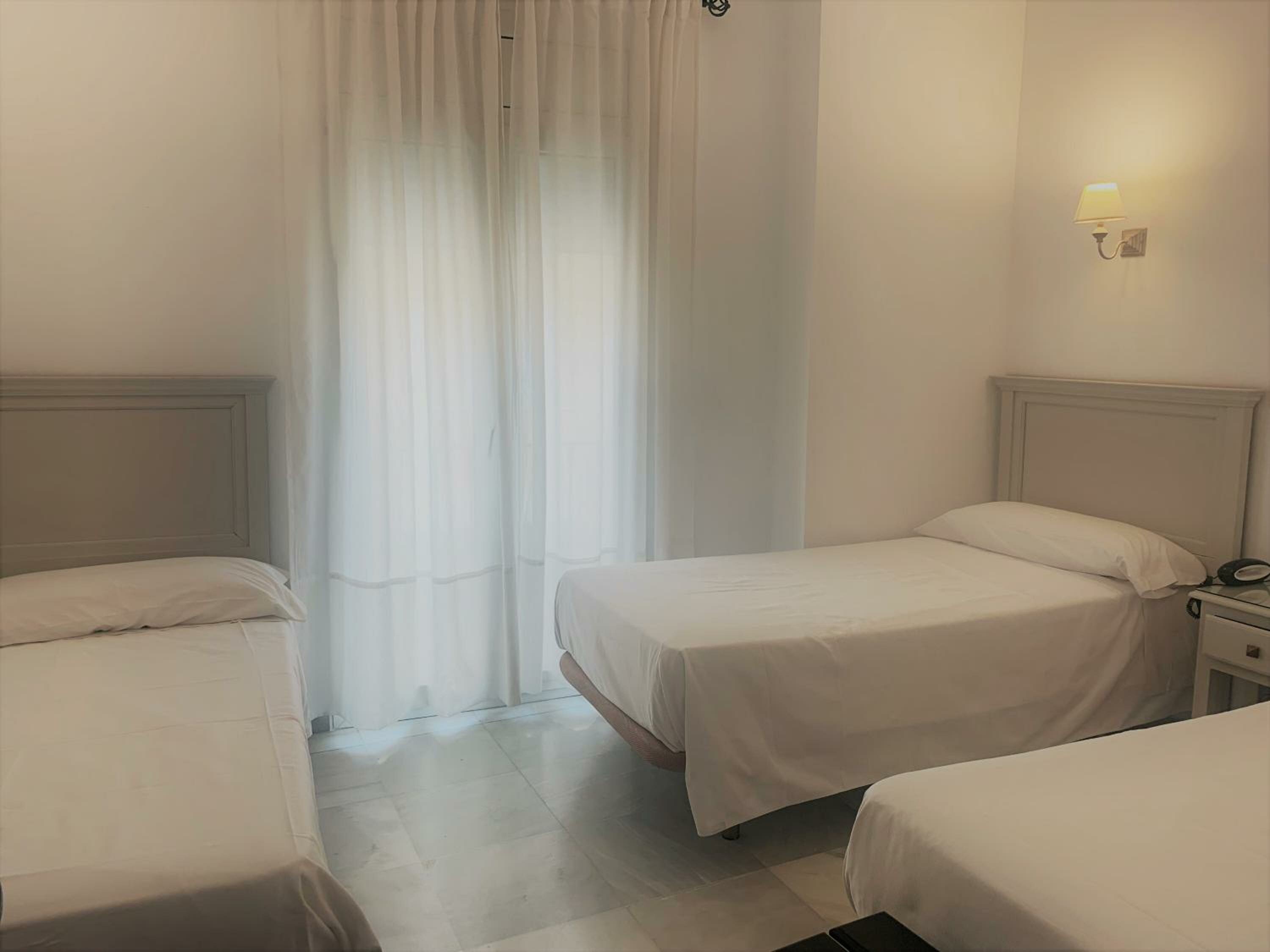 DOUBLE WITH EXTRA BED - 3 INDIVIDUAL BEDS