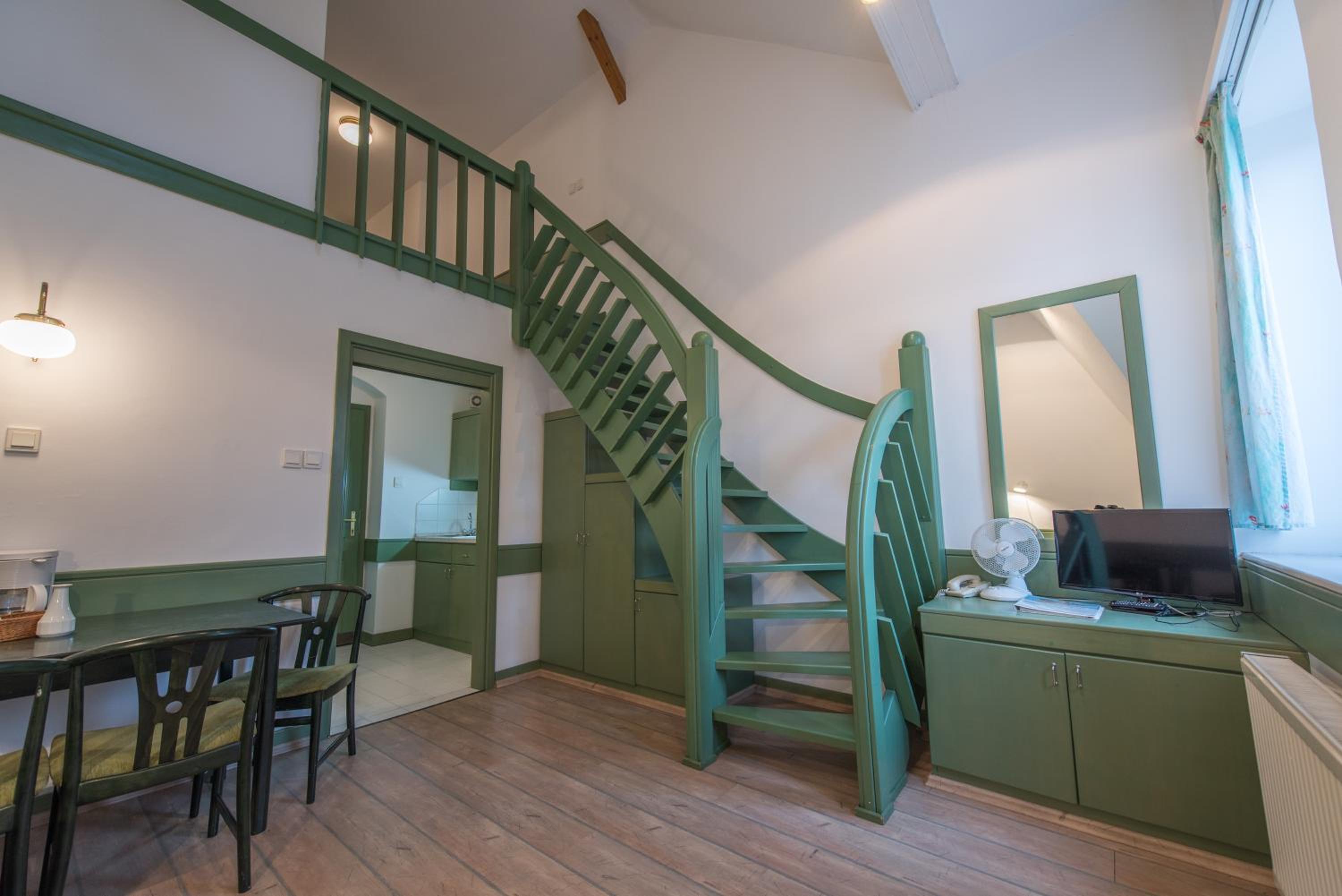 Apartment (4 Adults)