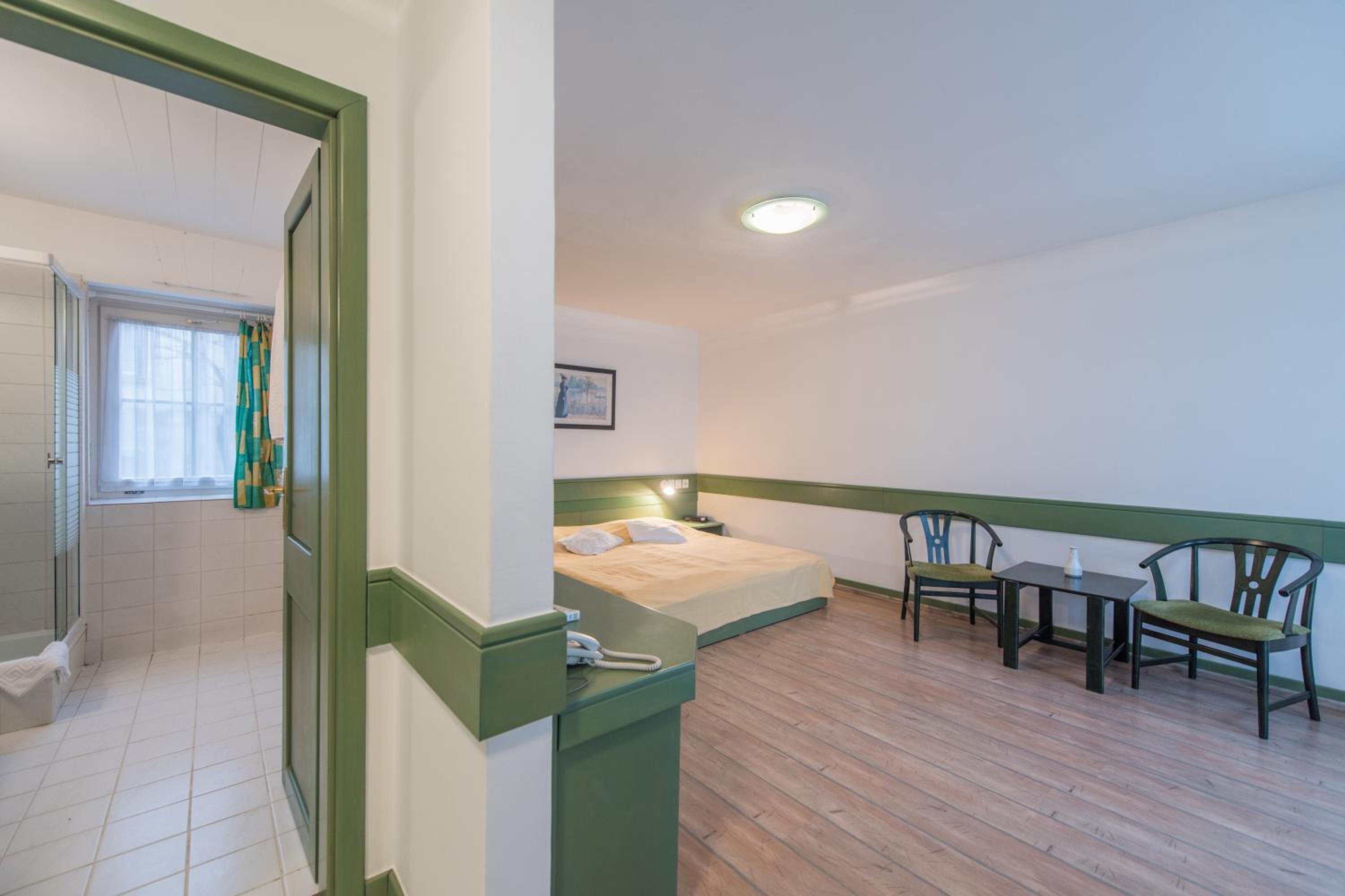 Apartment (4 Adults)