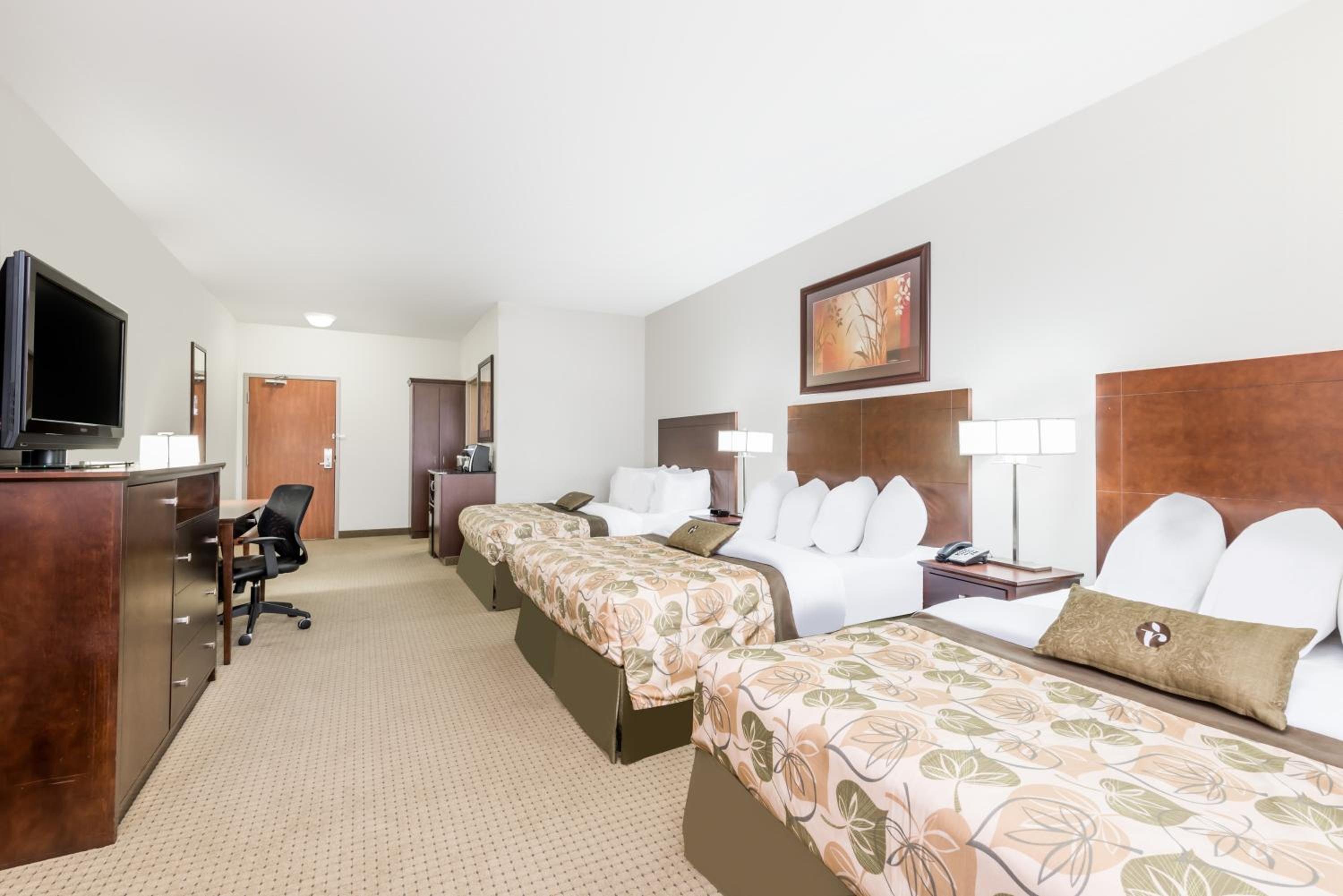 Queen Room with Three Queen Beds - Non-Smoking