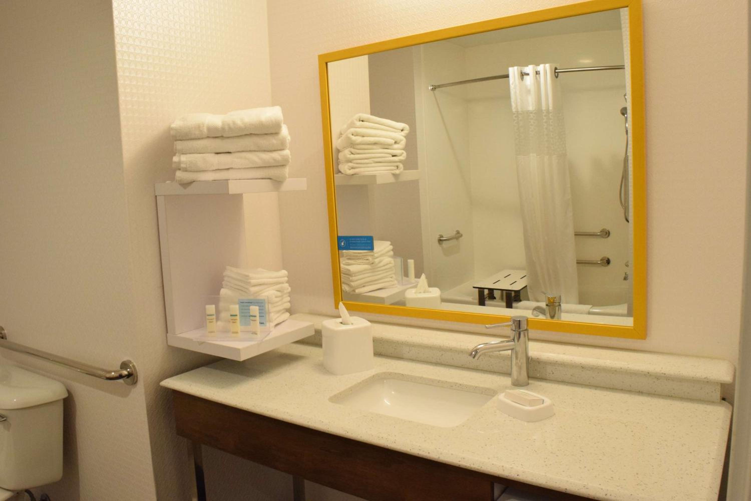 King Room with Accessible Tub - Mobility and Hearing Access/Non-Smoking