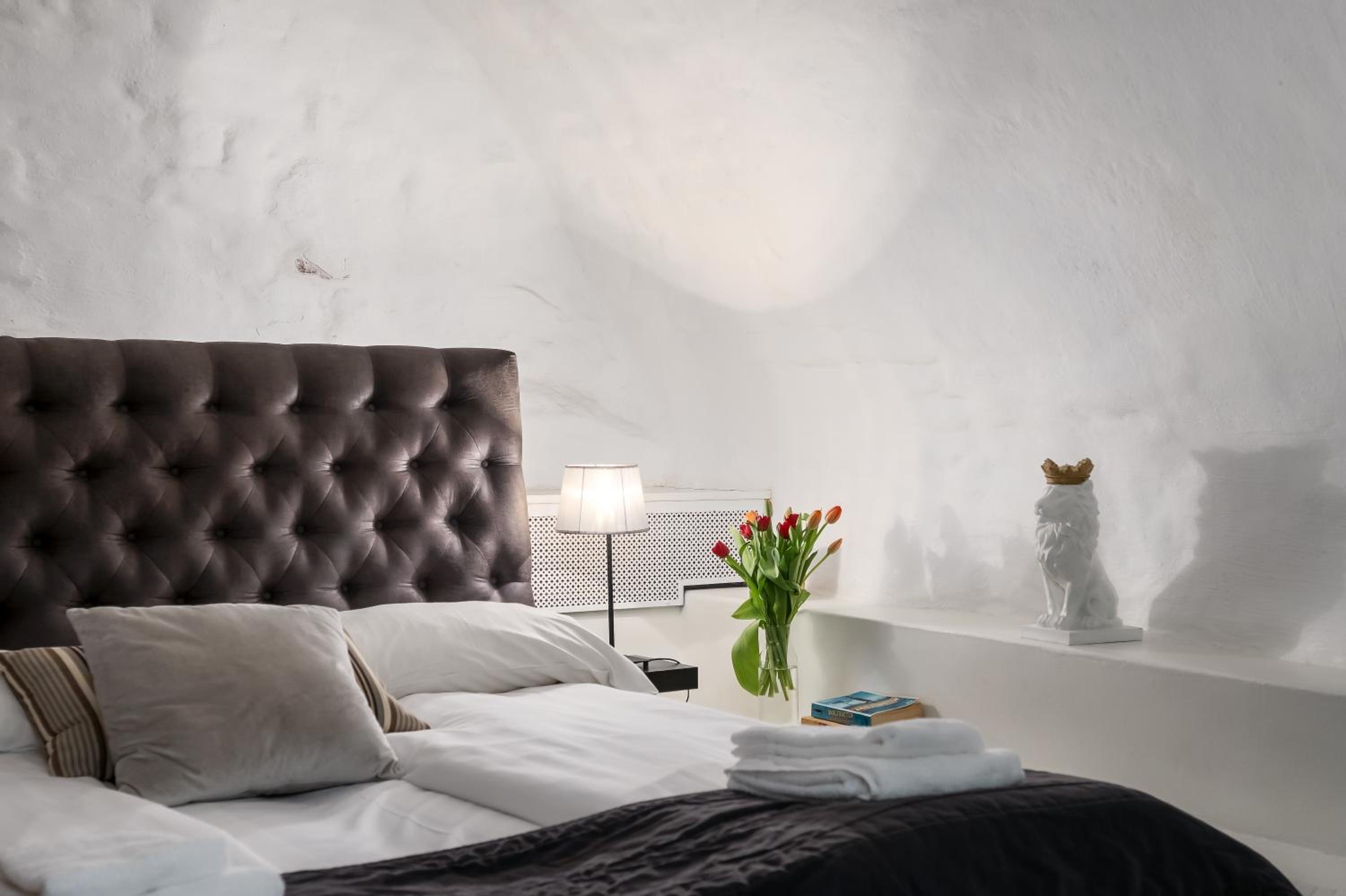 Double Room With Shared Bathroom (No Windows)