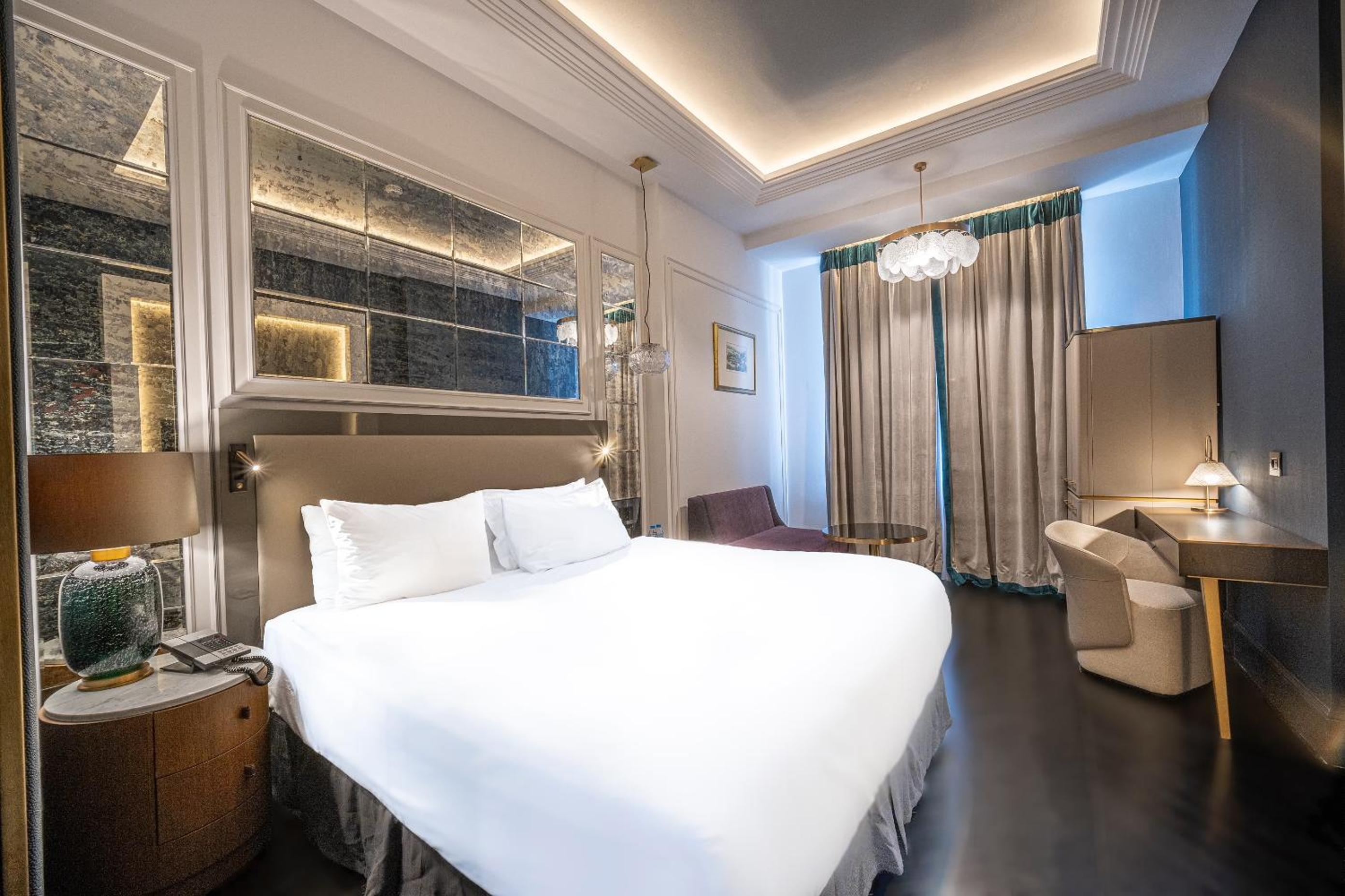 Deluxe Suite, 1 King Bed - View to Sveta Nedelya Square