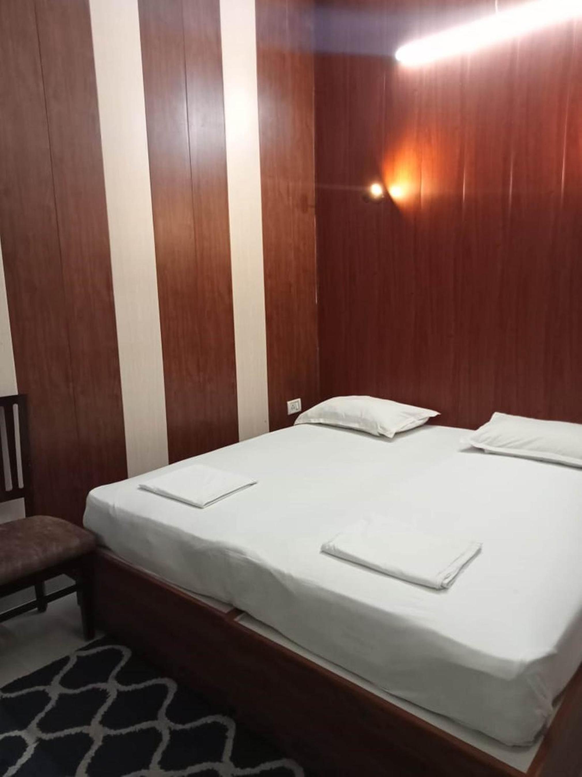 Standard Double Room With Shared Bathroom (Includes Ganga Aarti And Darshan Assistance To Kashi Vishwanath Temple)