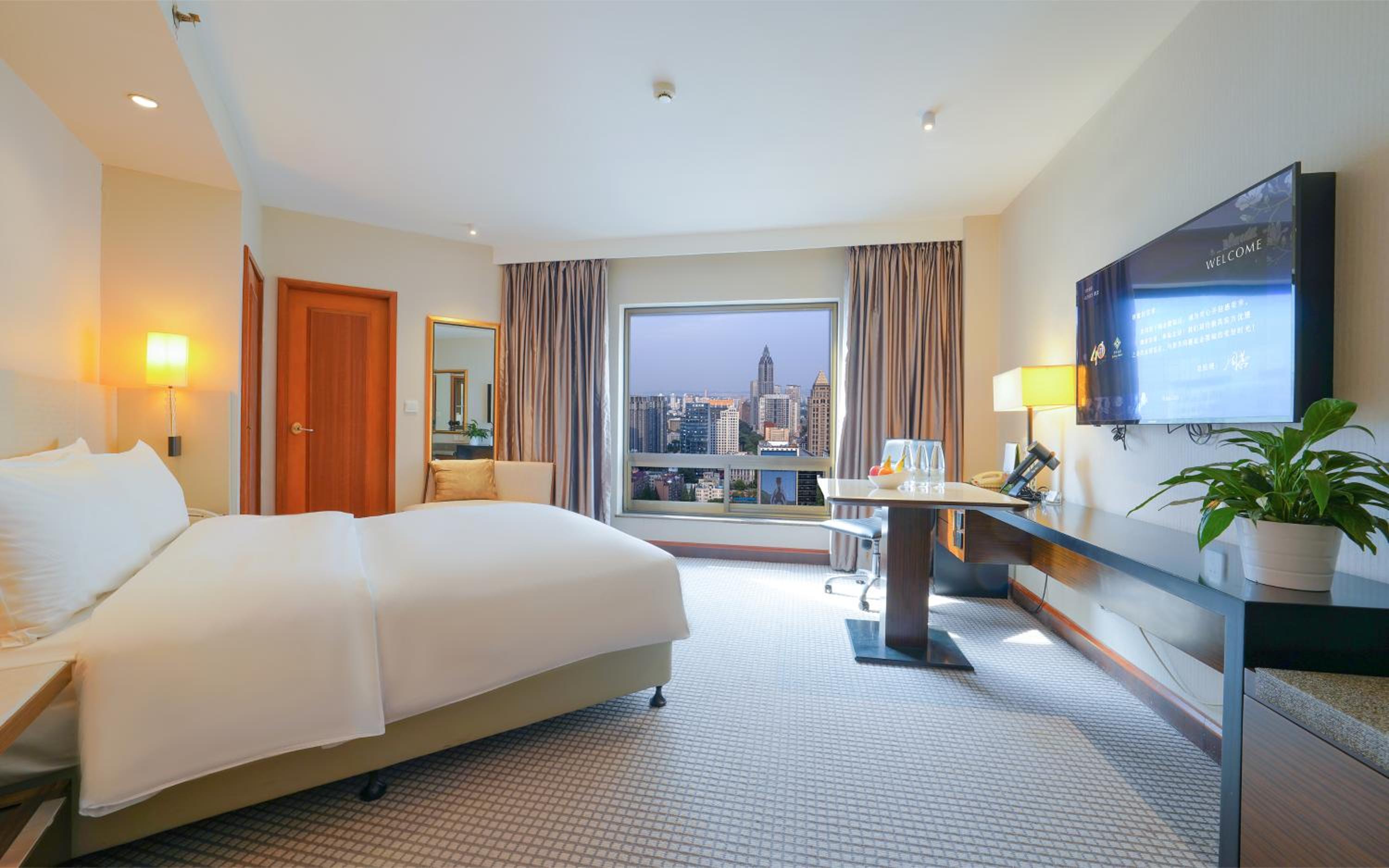 Jinling Tower Classic Deluxe Room(Queen)