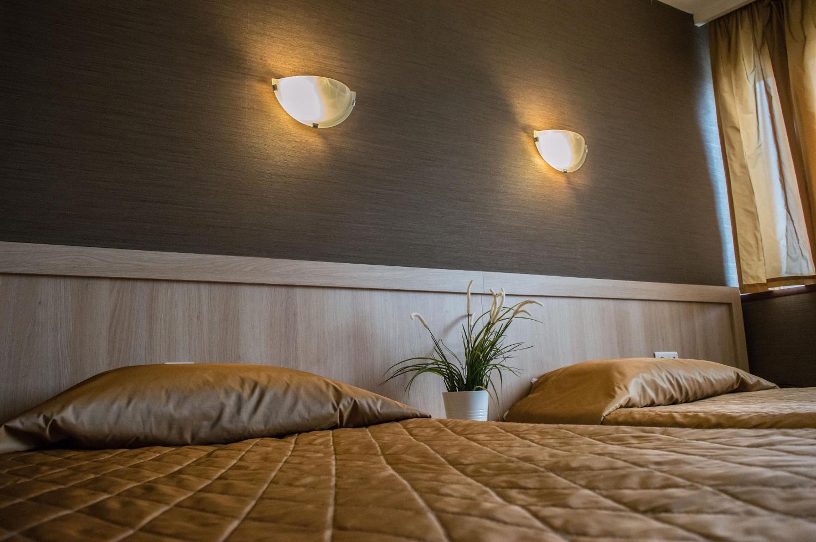Panorama Suite with 3 Single beds with free tea/coffee making facilities