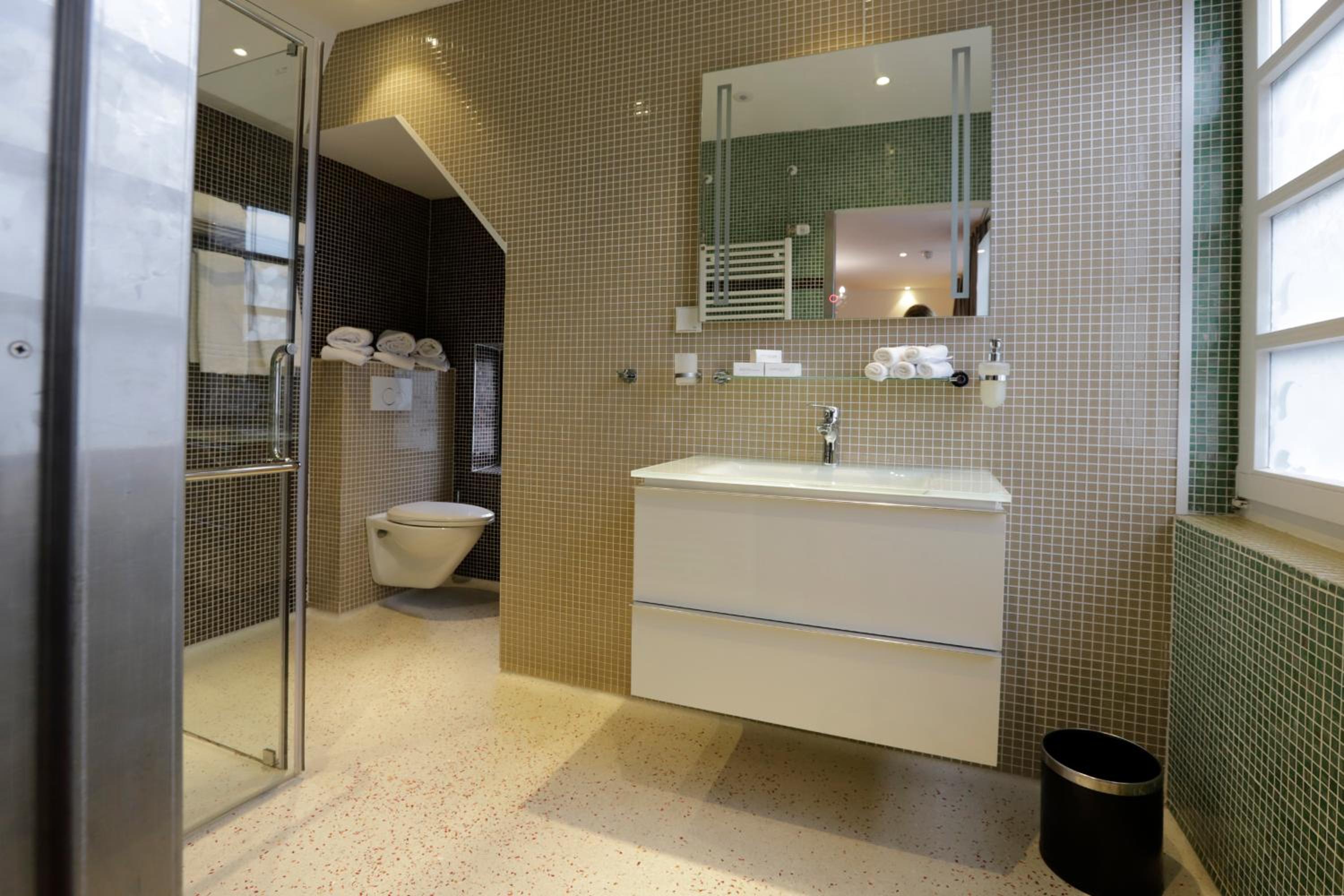 Deluxe Family Room (5 people)