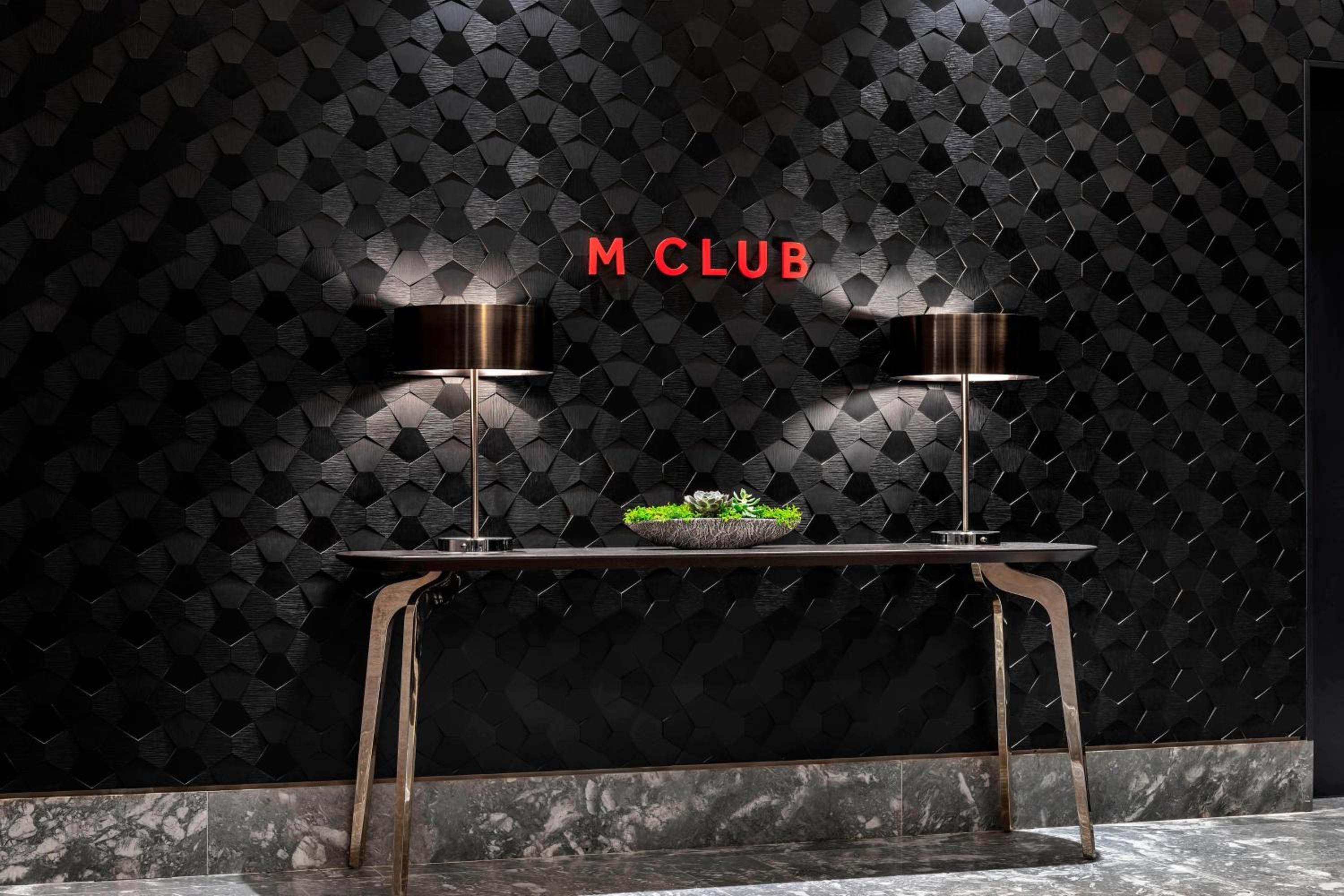 Club King Guest Room with Lounge Access