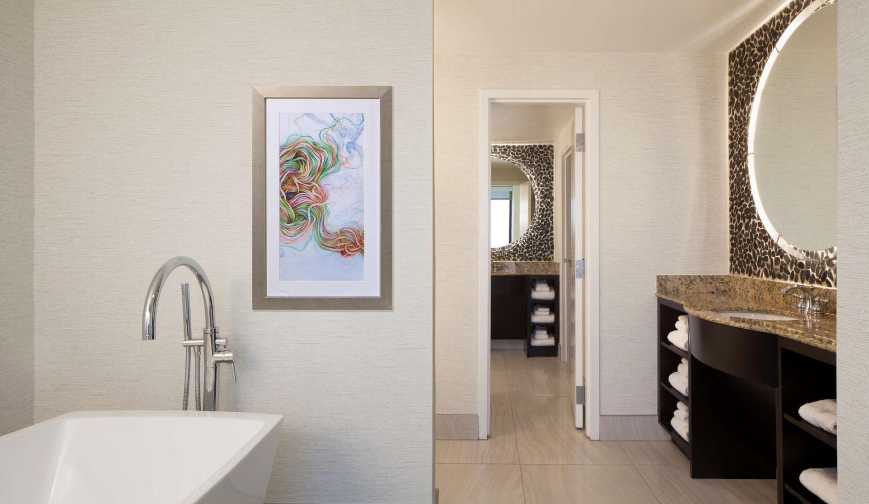 One-Bedroom King Suite
