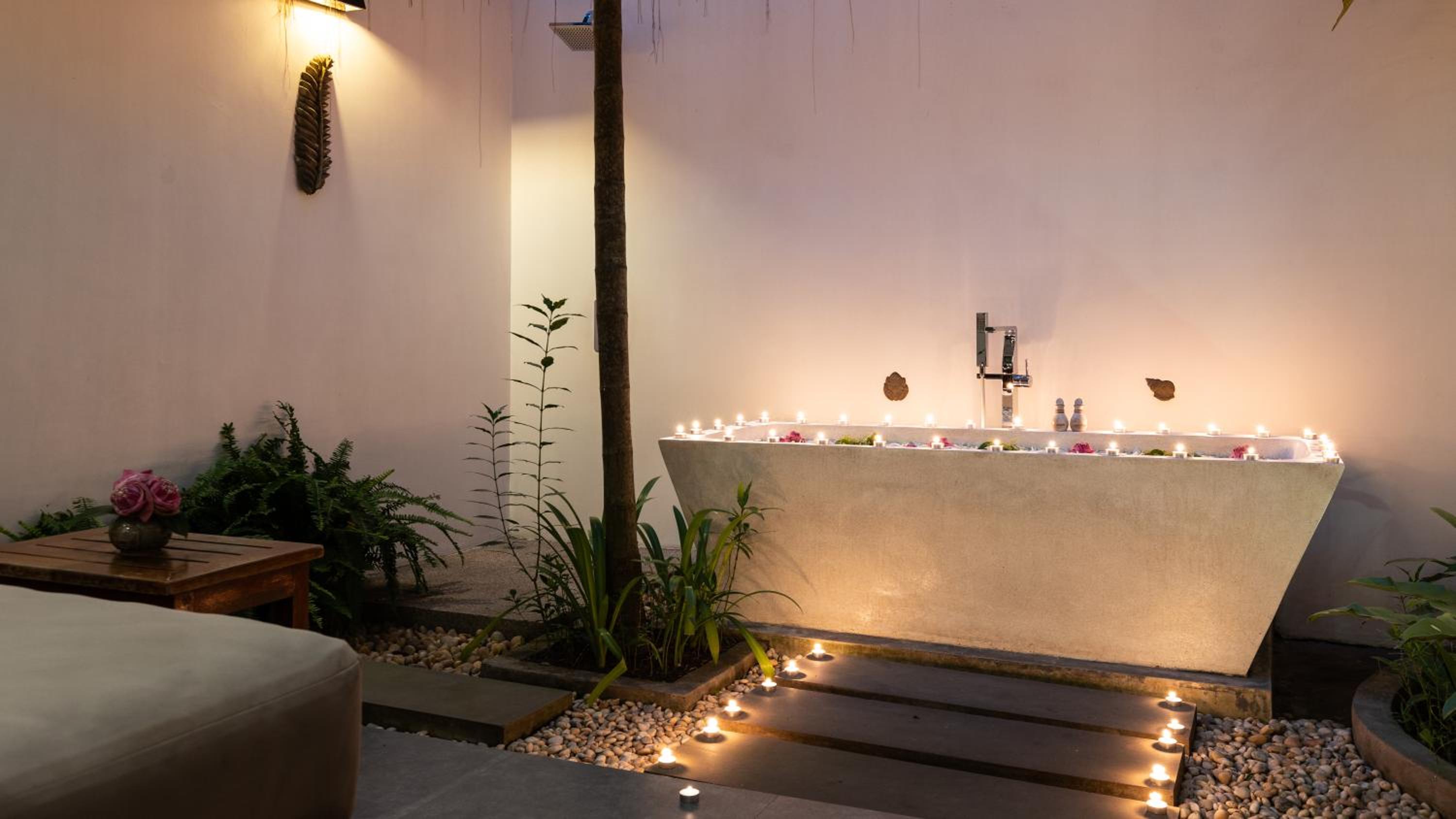 Junior Suite Outdoor Bathtub