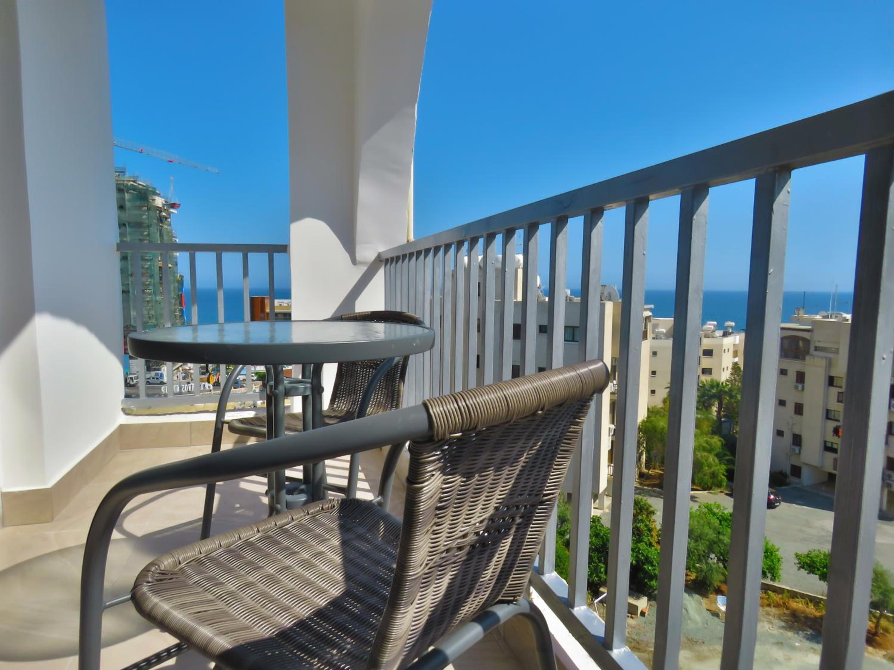 Superior One-Bedroom Apartment