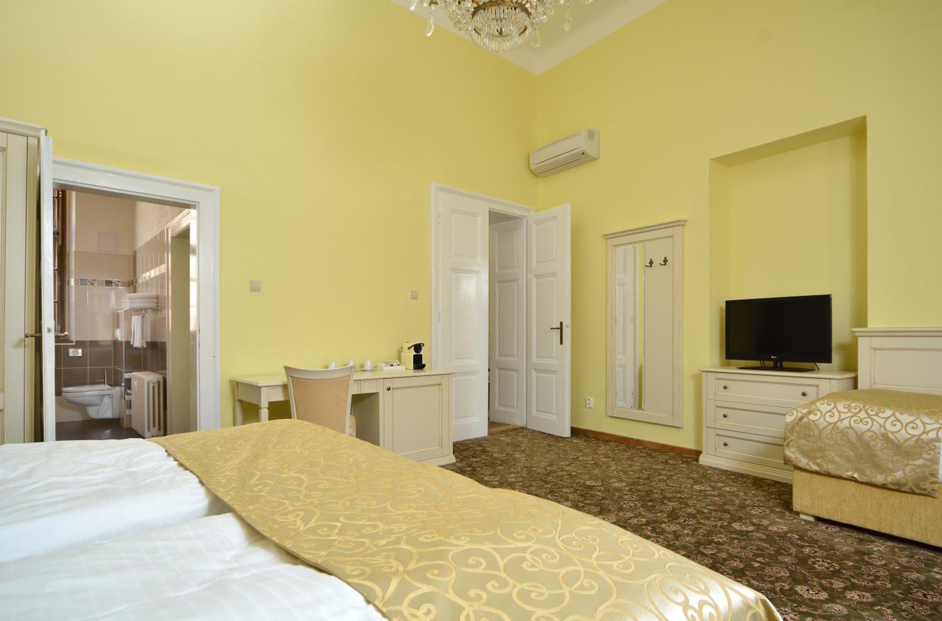 Triple Room
