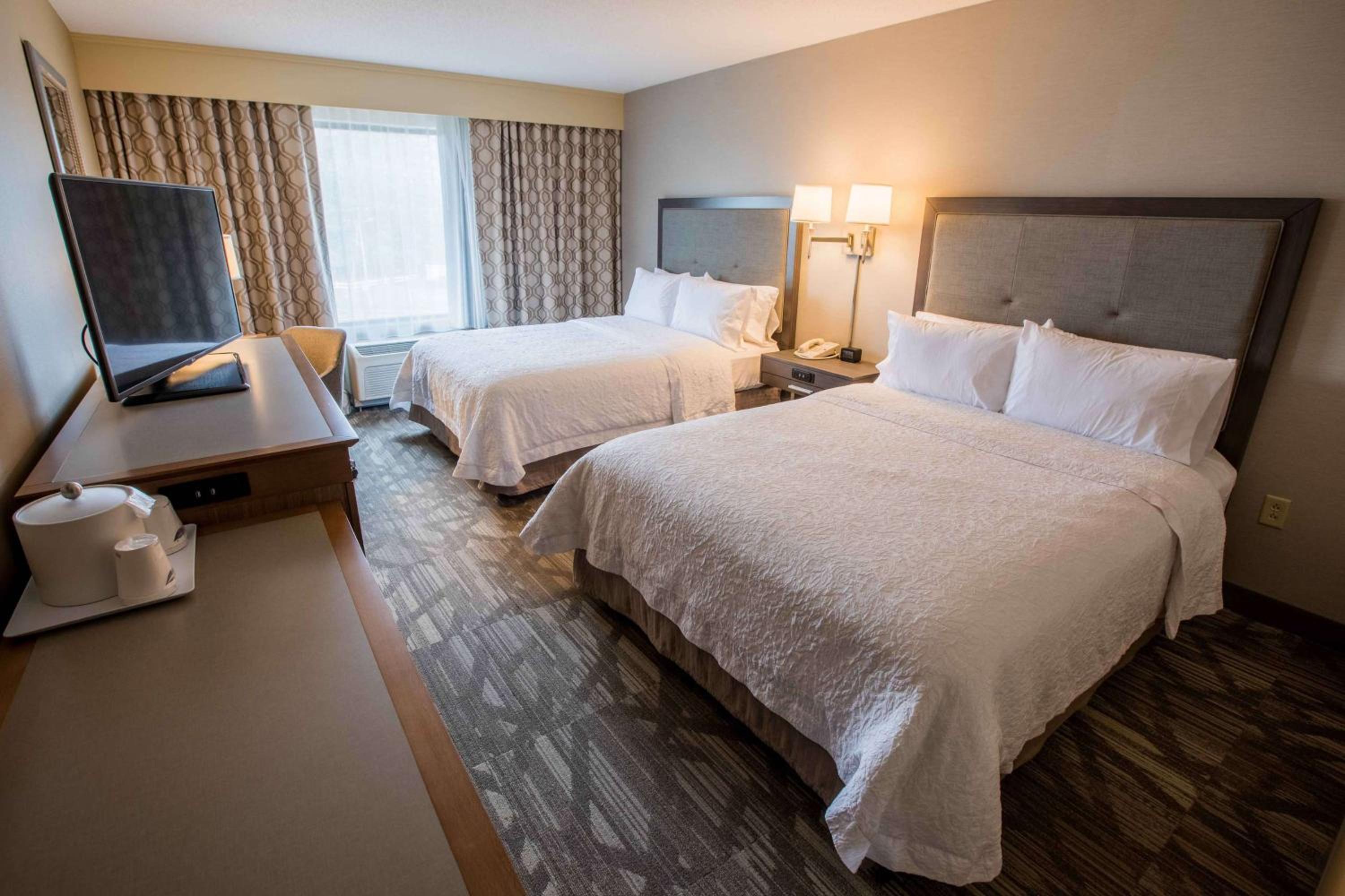 Room with Two Queen Beds - Non-Smoking