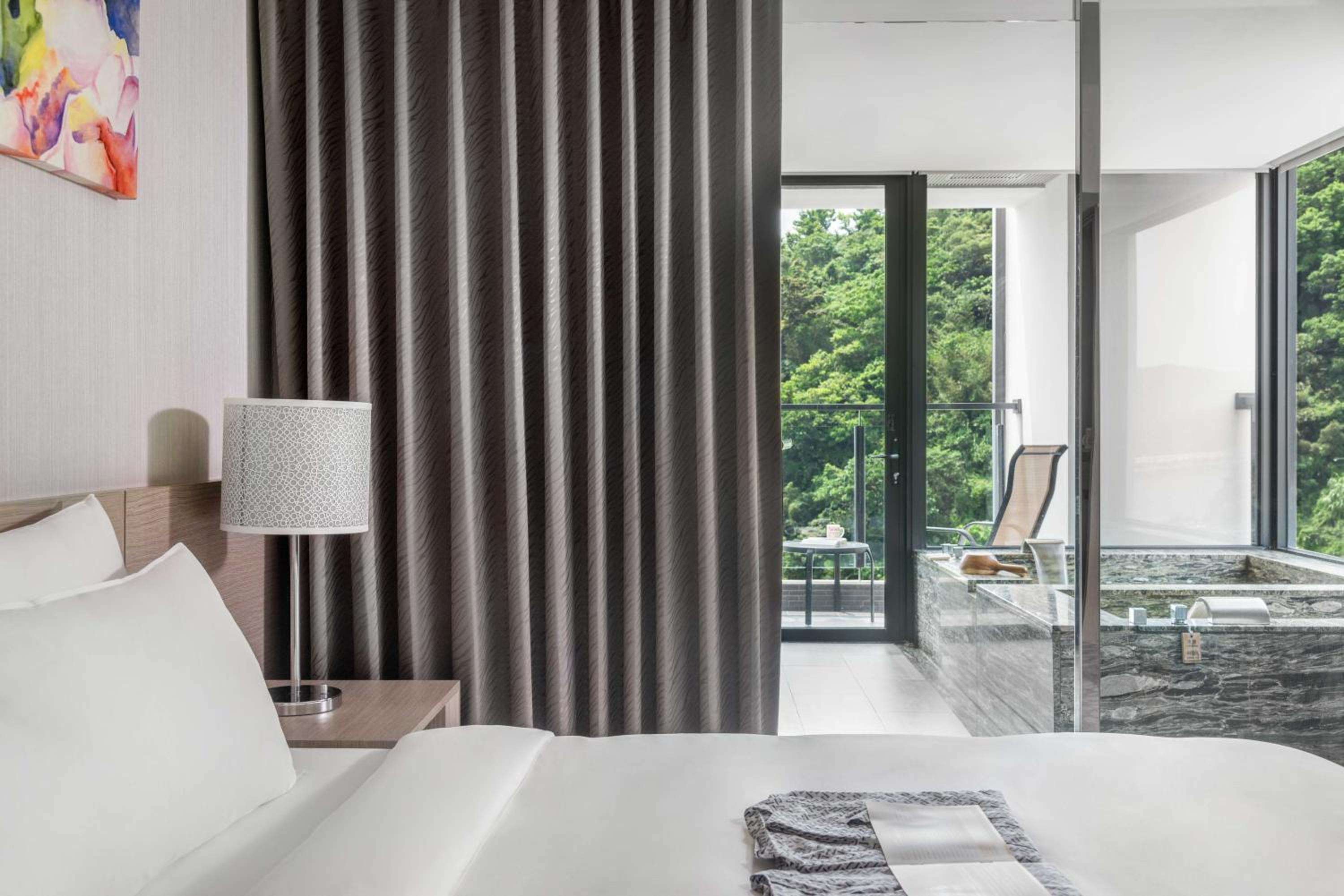 Luxury King Room with Mountain View