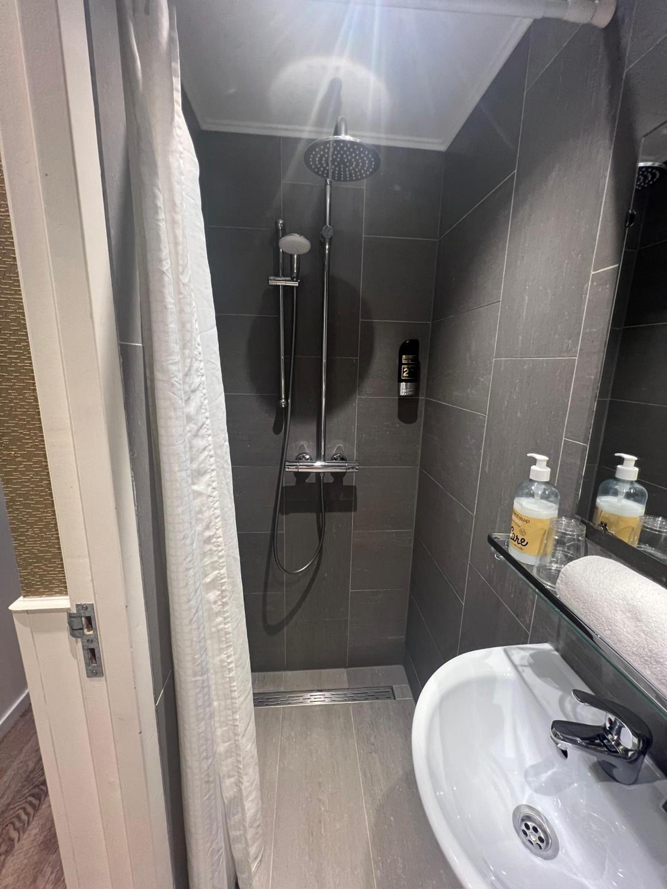 Single Room with Private Shower and Toilet