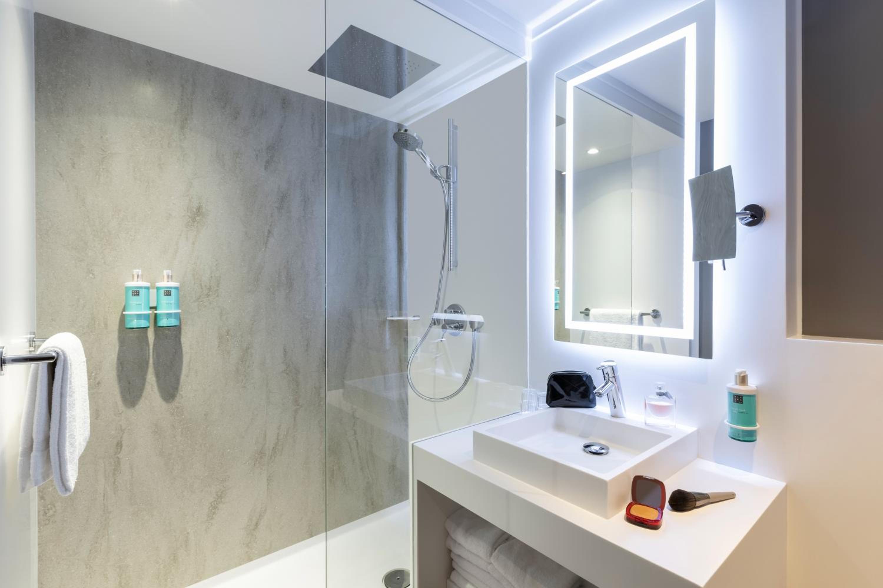 Superior Queen Room with Sofa