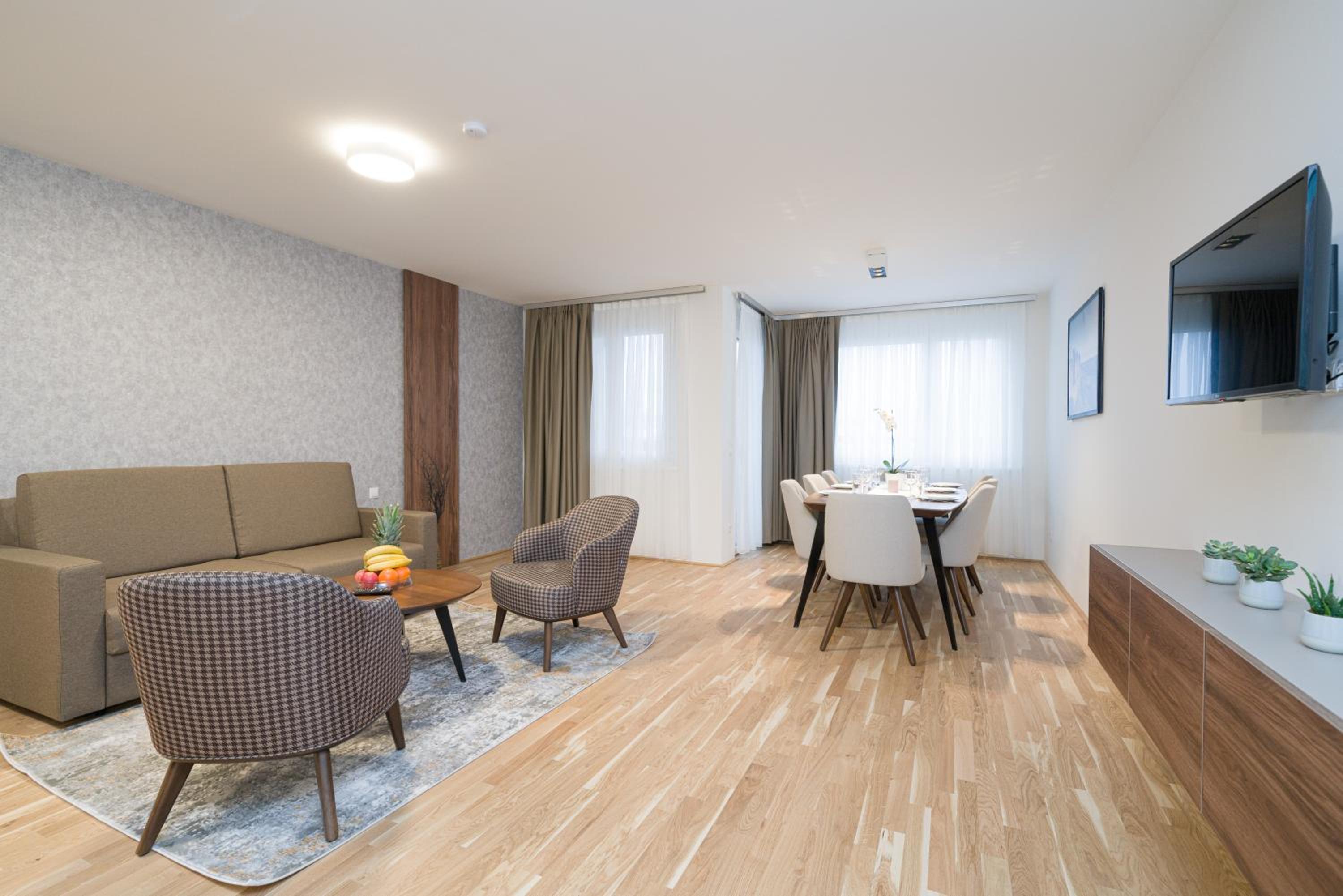 Four-Bedroom Apartment with Balcony 