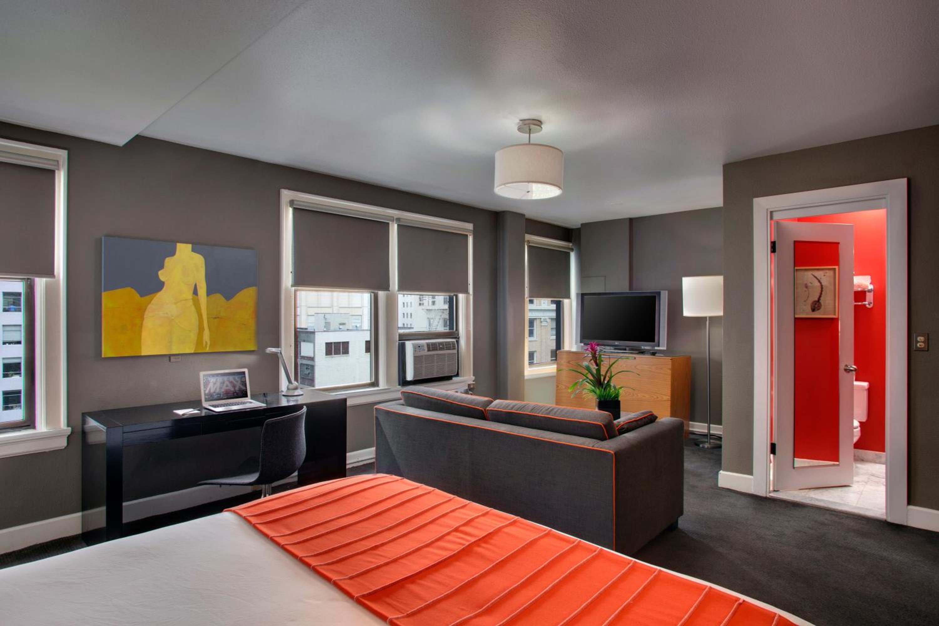 Max Studio King Room