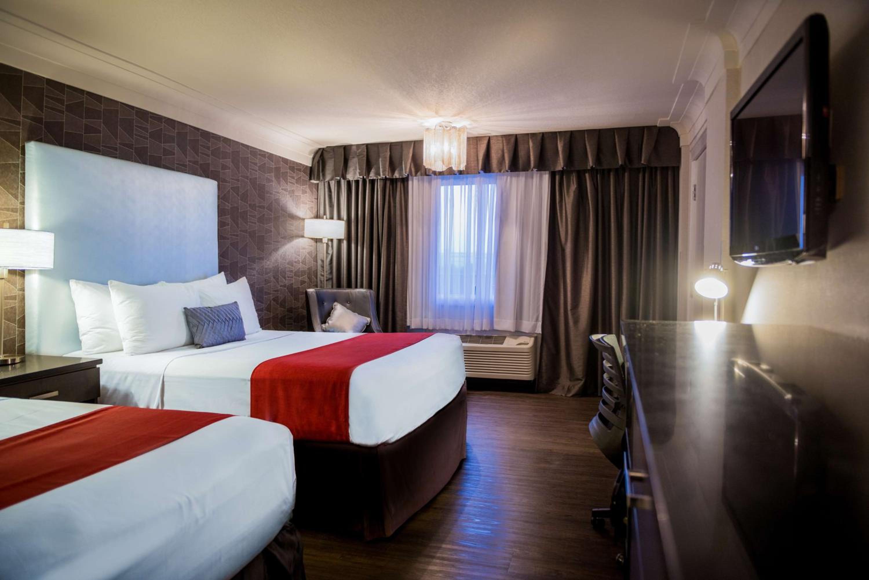 Deluxe Queen Room with Two Queen Beds - Non-Smoking