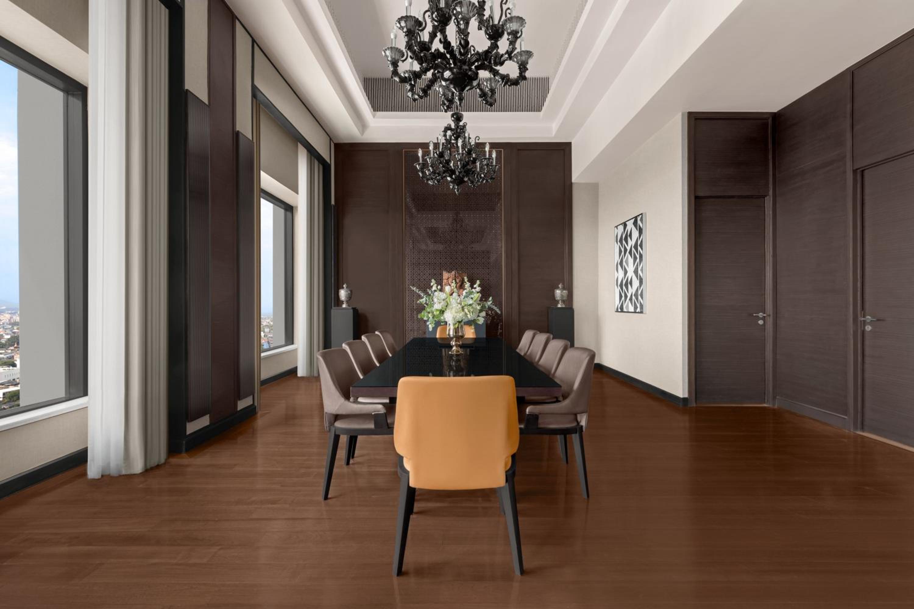 Royal Suite - 2 Bedroom - High Floor - Club Lounge Access - Mountain View