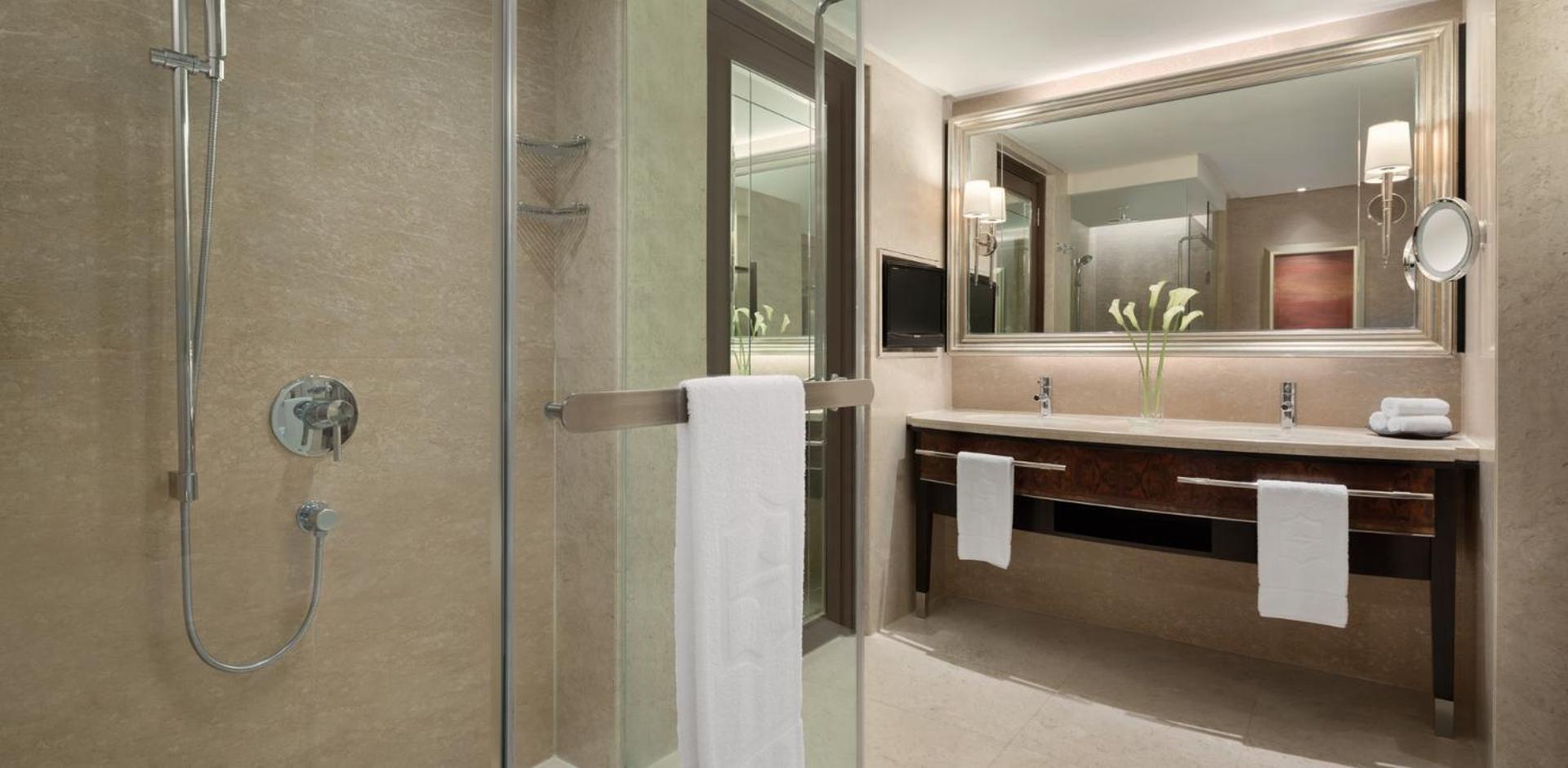 Family Premier Suite